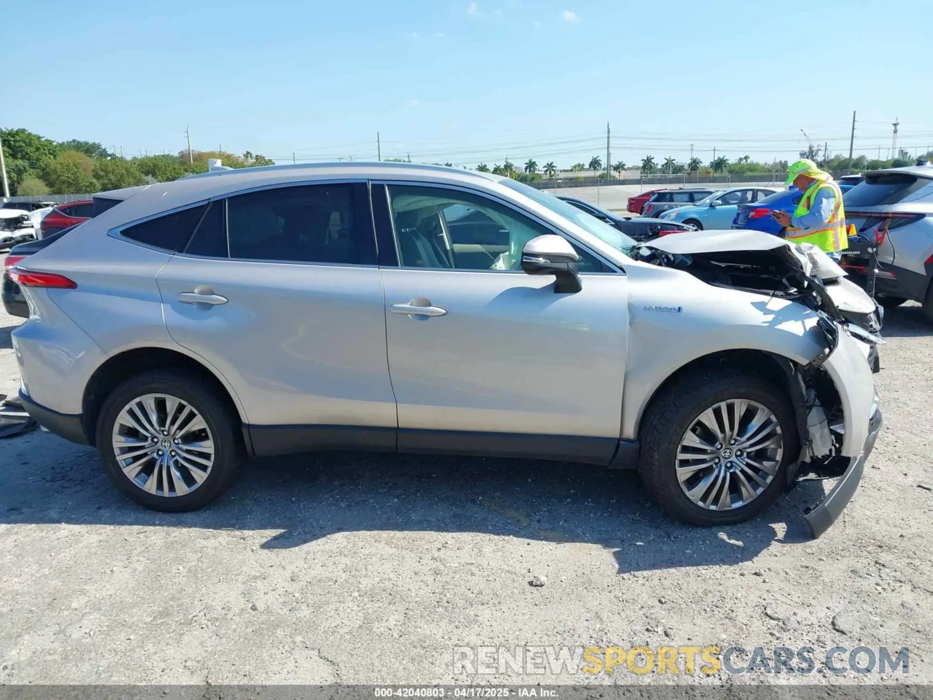 13 Photograph of a damaged car JTEAAAAH7MJ018650 TOYOTA VENZA 2021