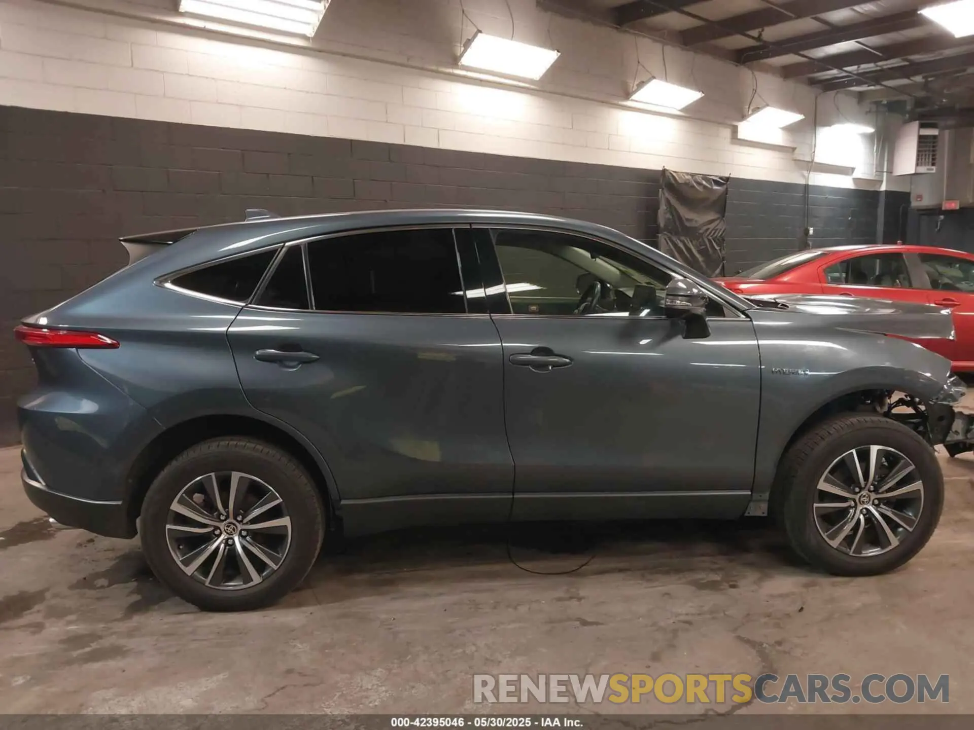 14 Photograph of a damaged car JTEAAAAH7MJ053124 TOYOTA VENZA 2021