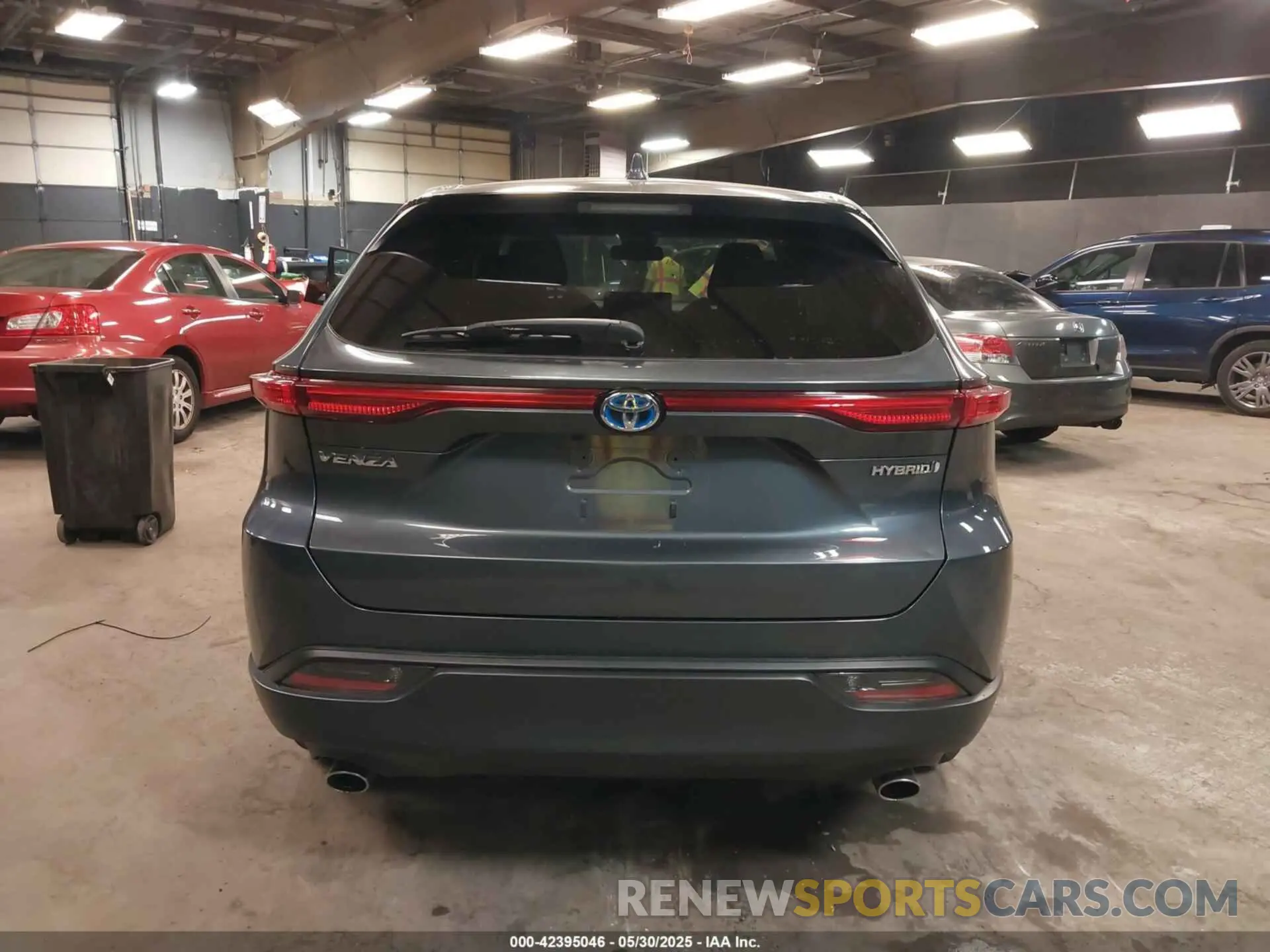 17 Photograph of a damaged car JTEAAAAH7MJ053124 TOYOTA VENZA 2021