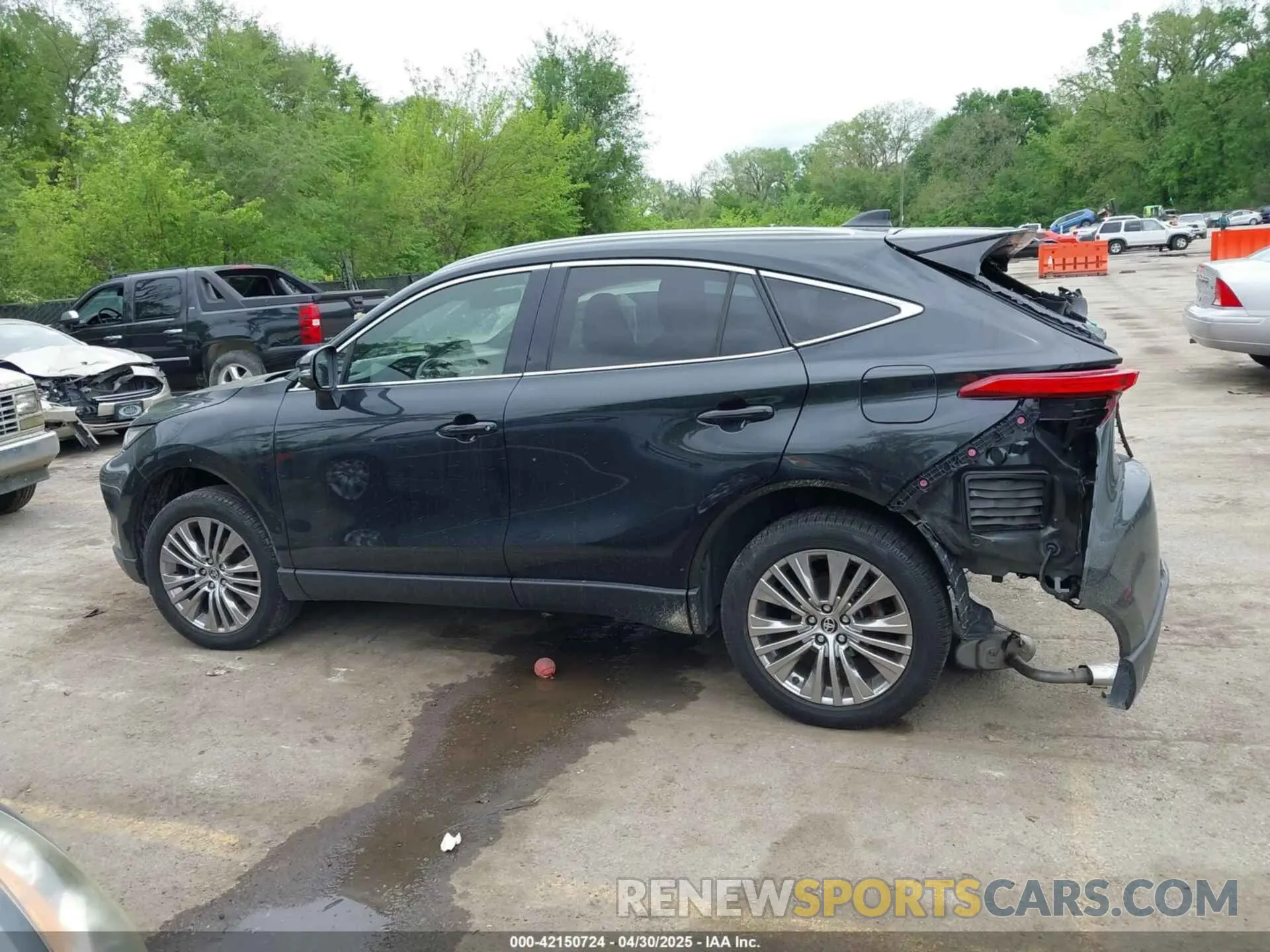 14 Photograph of a damaged car JTEAAAAH8MJ013229 TOYOTA VENZA 2021