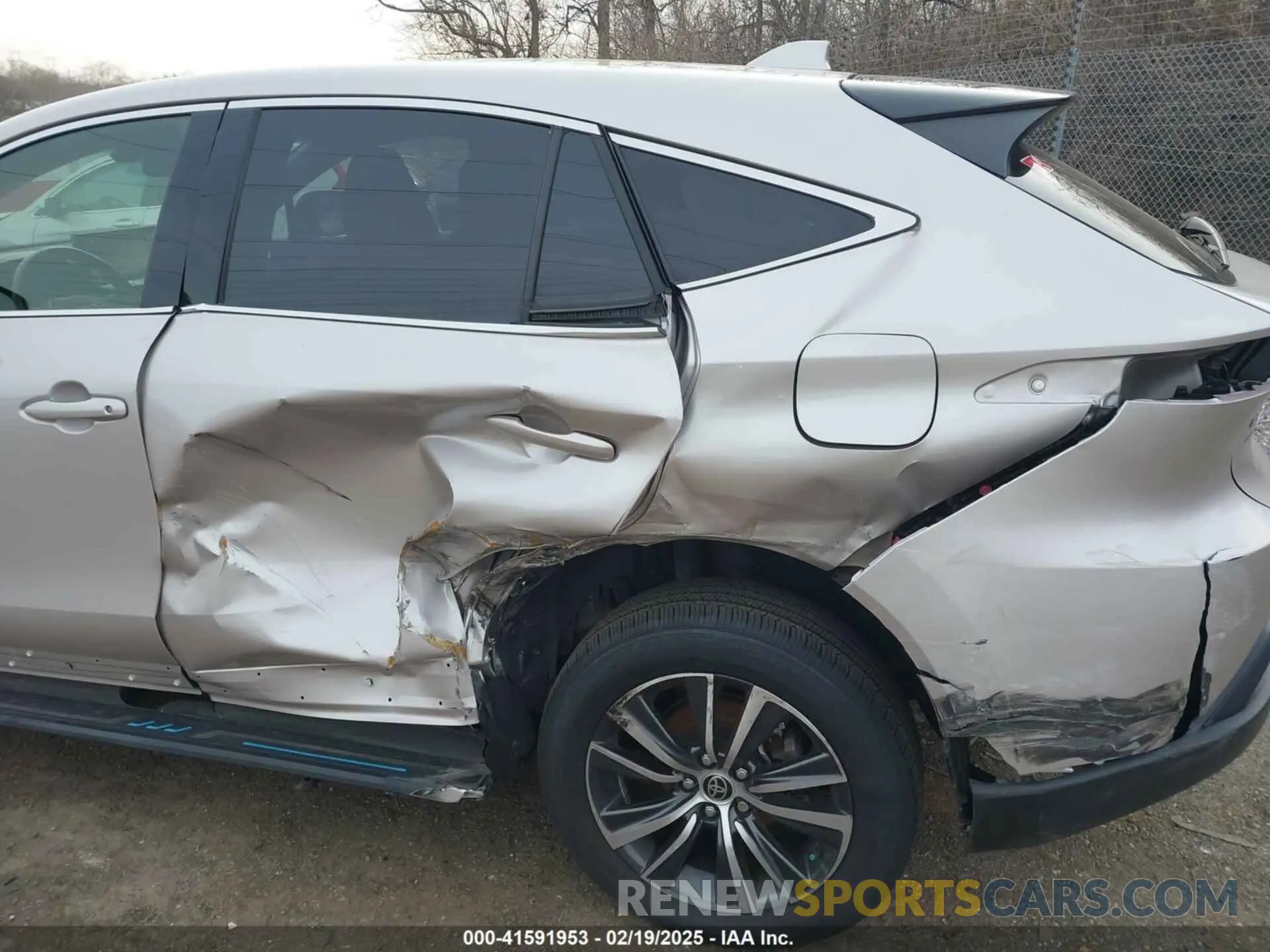 18 Photograph of a damaged car JTEAAAAH8MJ076007 TOYOTA VENZA 2021