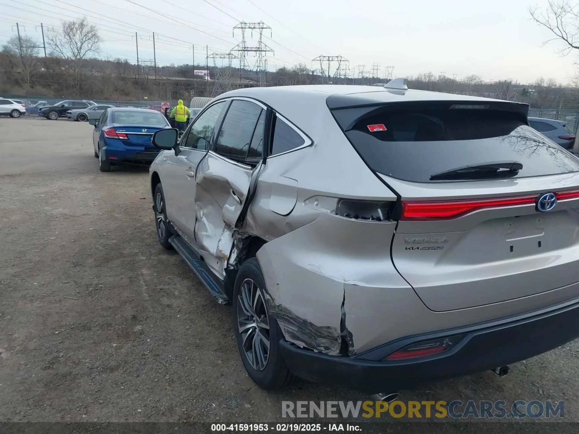 19 Photograph of a damaged car JTEAAAAH8MJ076007 TOYOTA VENZA 2021