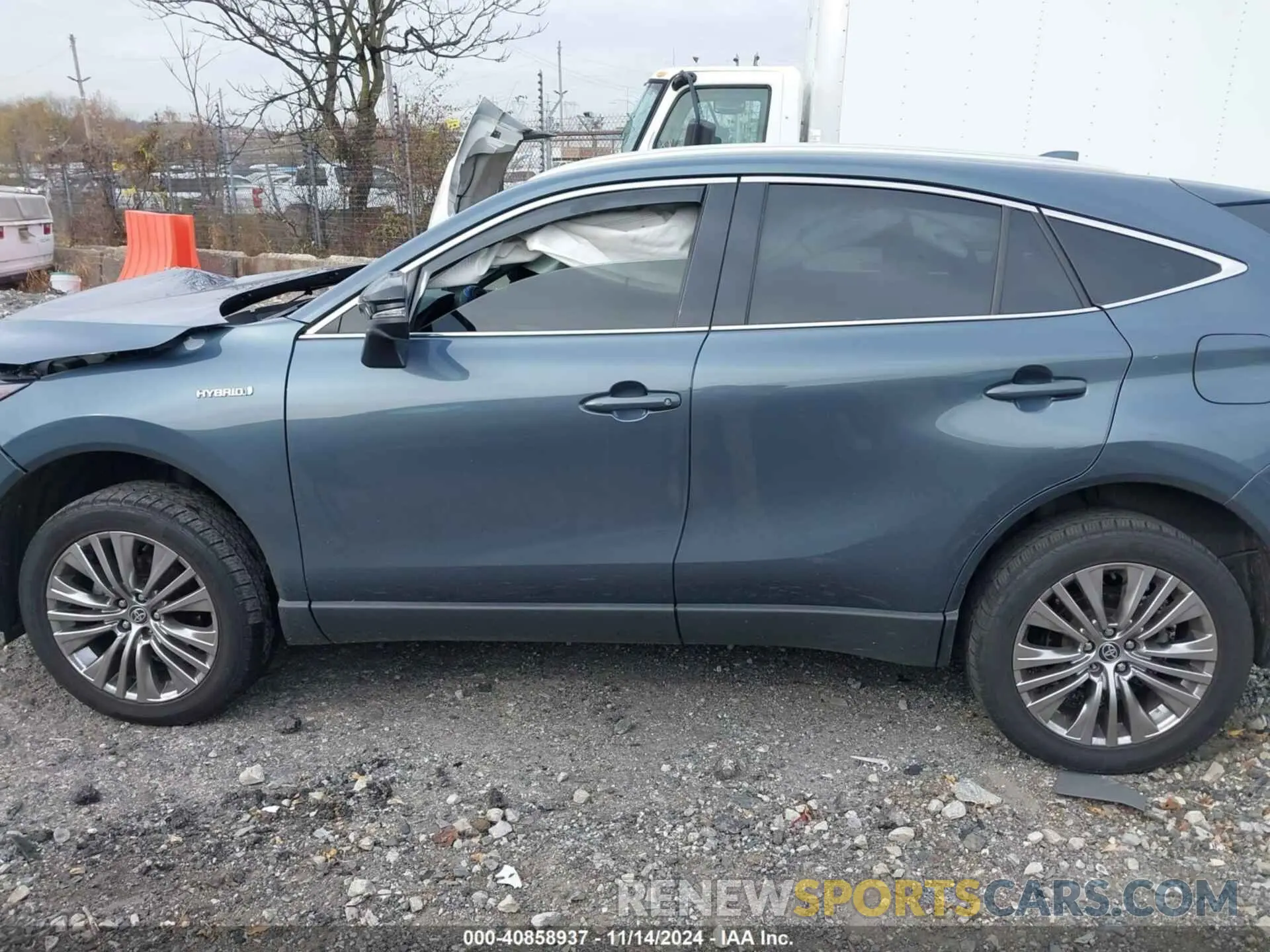 13 Photograph of a damaged car JTEAAAAH8MJ086682 TOYOTA VENZA 2021