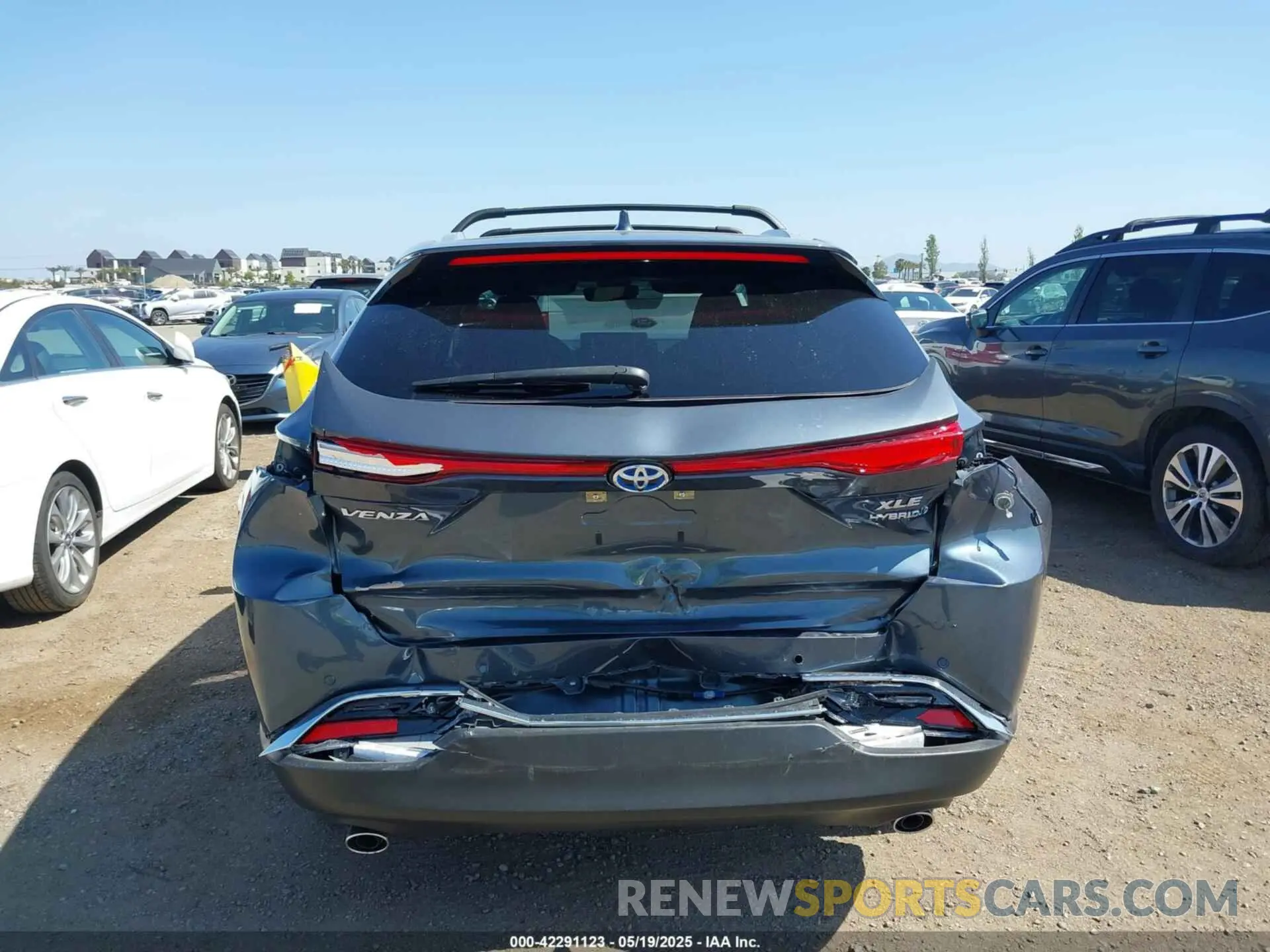 16 Photograph of a damaged car JTEAAAAH9MJ000411 TOYOTA VENZA 2021