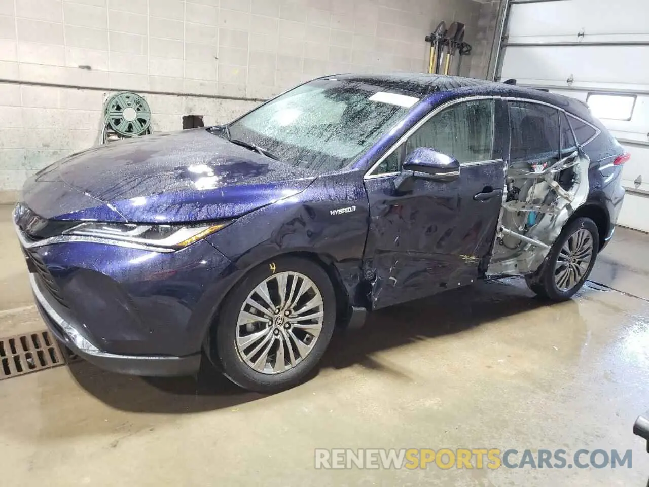 1 Photograph of a damaged car JTEAAAAH9MJ019668 TOYOTA VENZA 2021