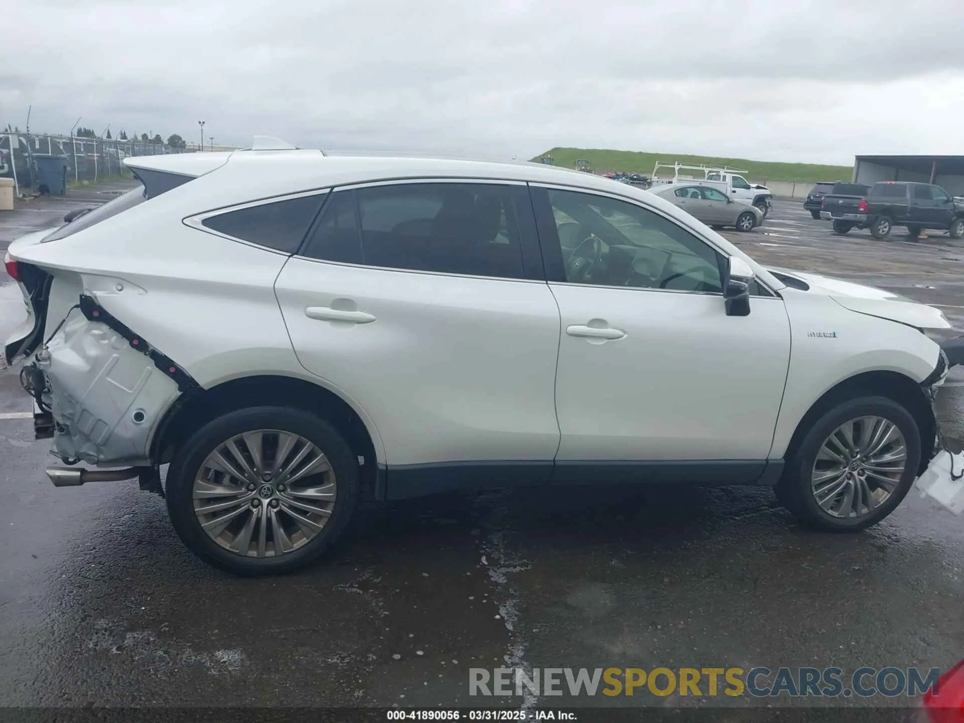 14 Photograph of a damaged car JTEAAAAH9MJ025535 TOYOTA VENZA 2021