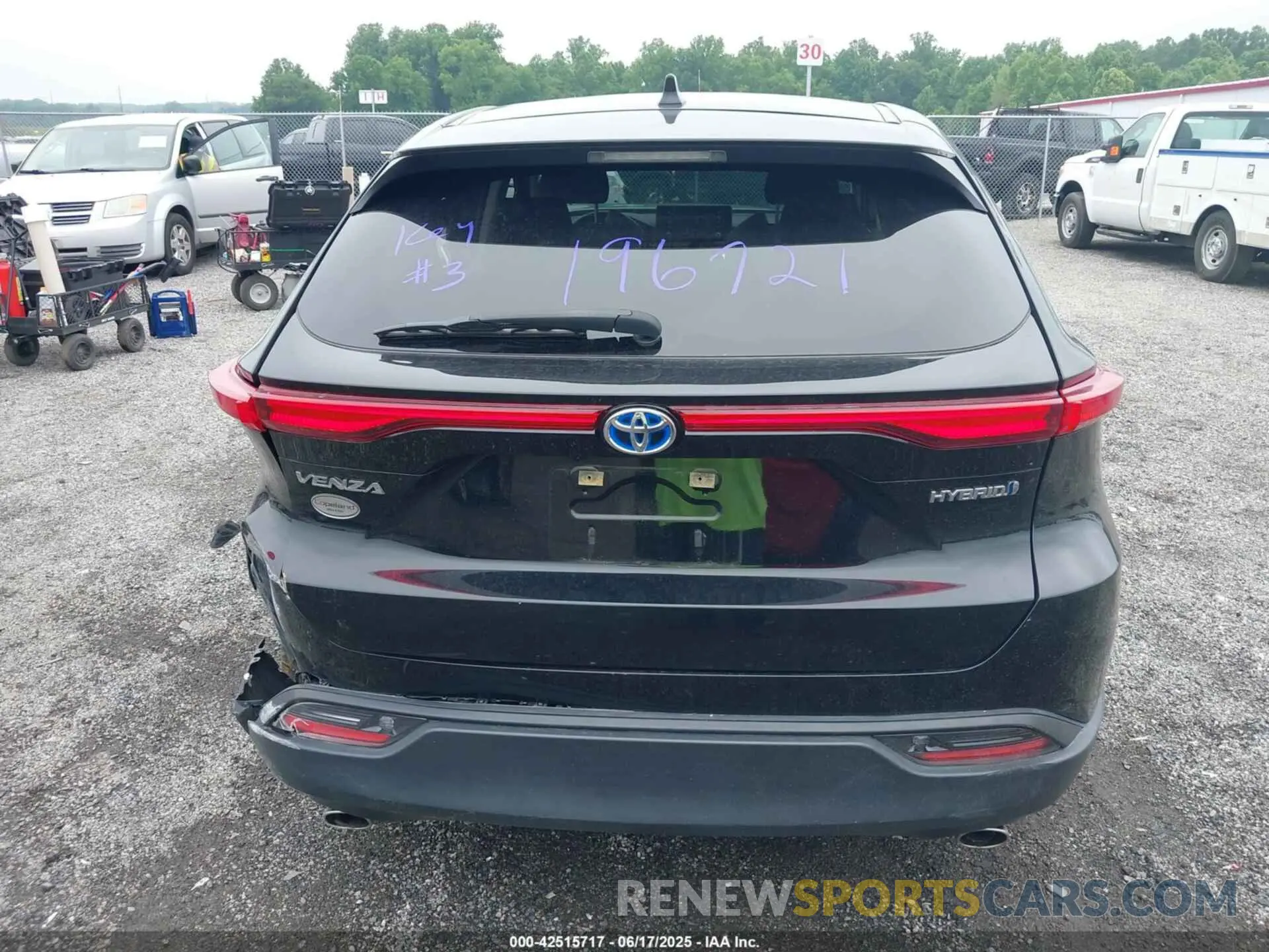 17 Photograph of a damaged car JTEAAAAH9MJ034509 TOYOTA VENZA 2021