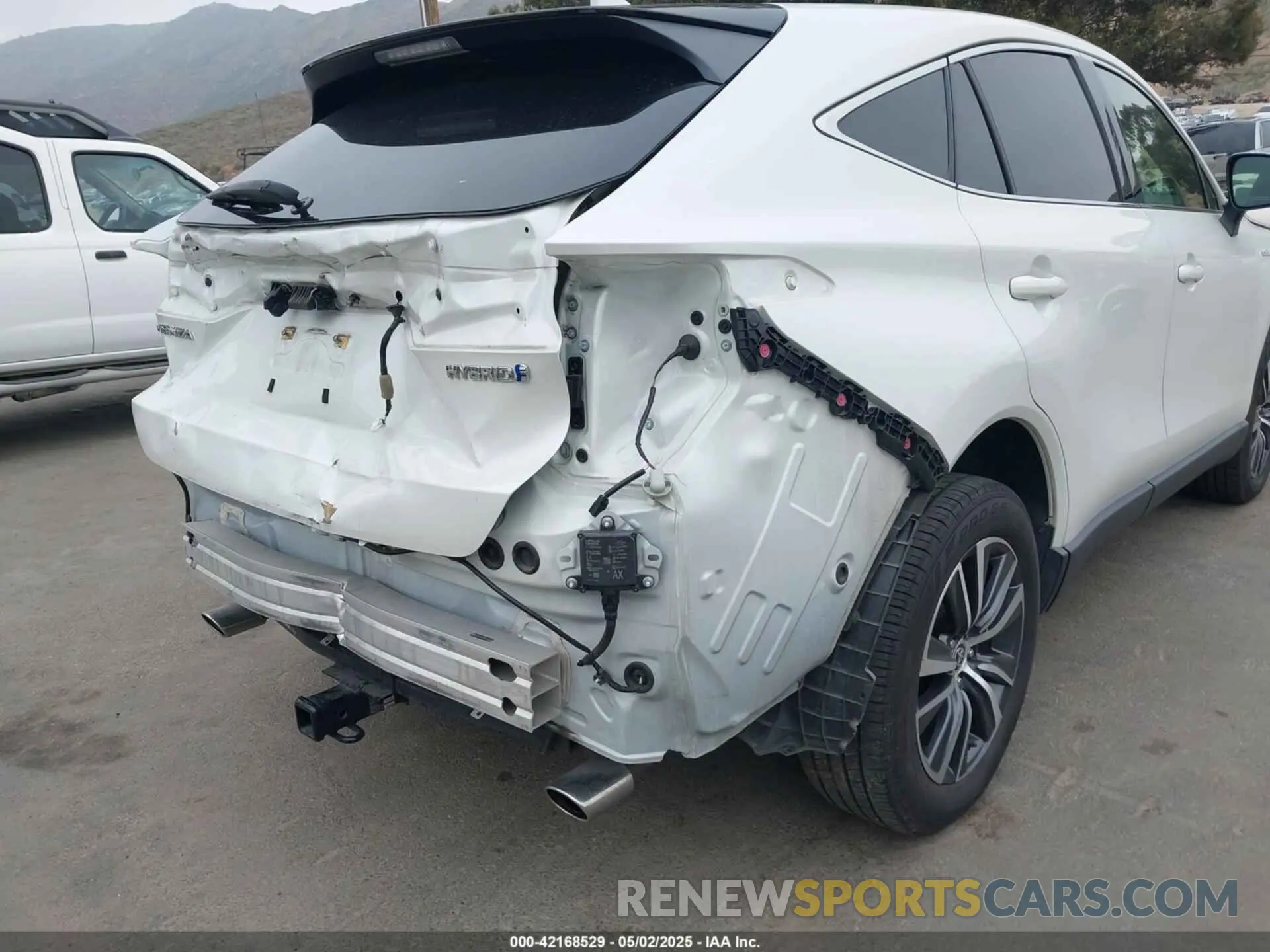 18 Photograph of a damaged car JTEAAAAH9MJ053383 TOYOTA VENZA 2021