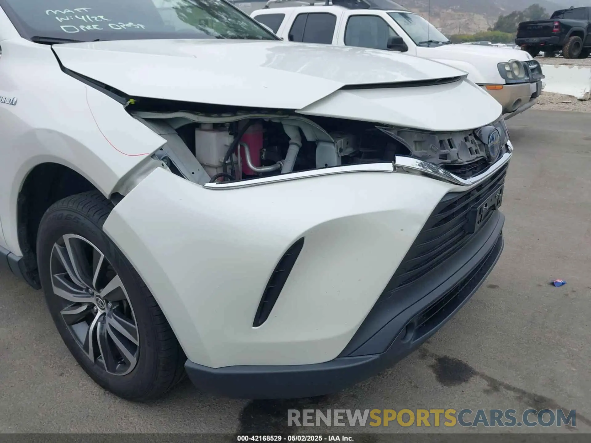 19 Photograph of a damaged car JTEAAAAH9MJ053383 TOYOTA VENZA 2021
