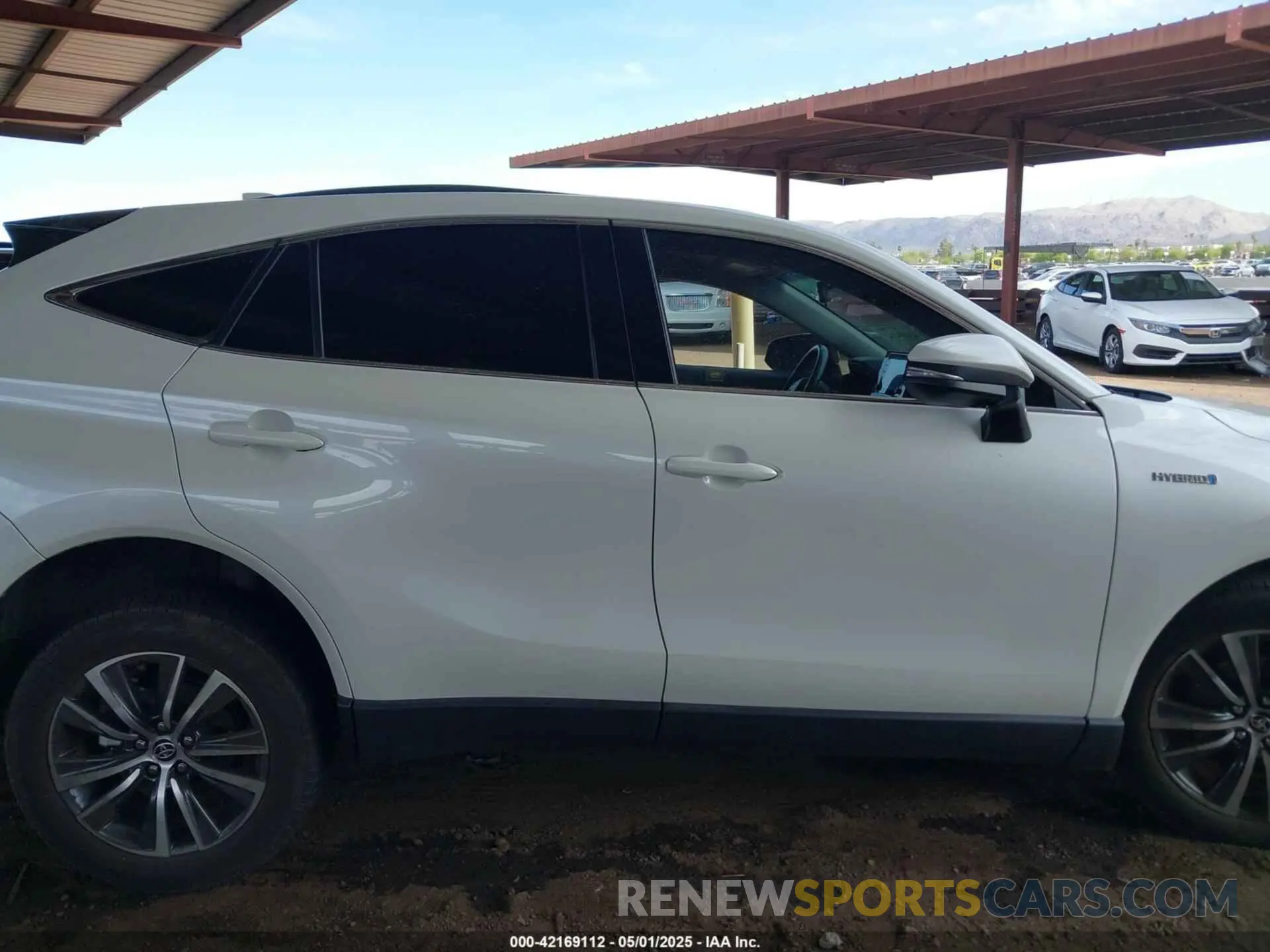 13 Photograph of a damaged car JTEAAAAHXMJ028332 TOYOTA VENZA 2021