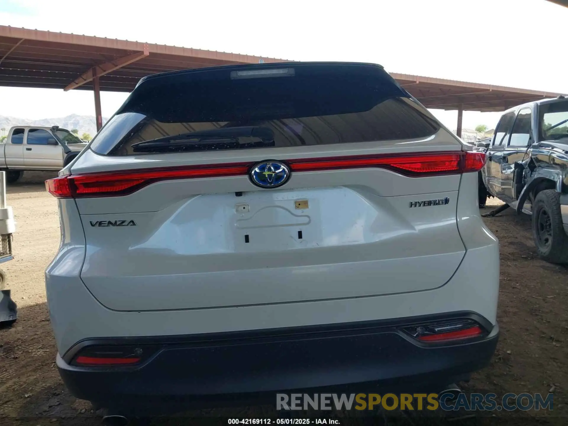 16 Photograph of a damaged car JTEAAAAHXMJ028332 TOYOTA VENZA 2021