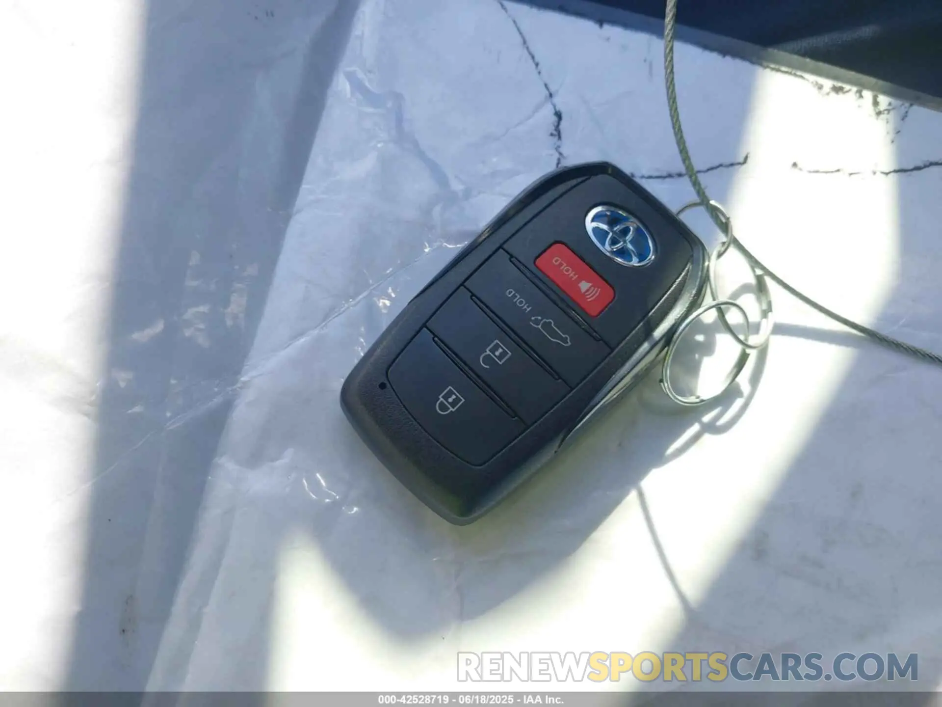 11 Photograph of a damaged car JTEAAAAHXMJ048998 TOYOTA VENZA 2021