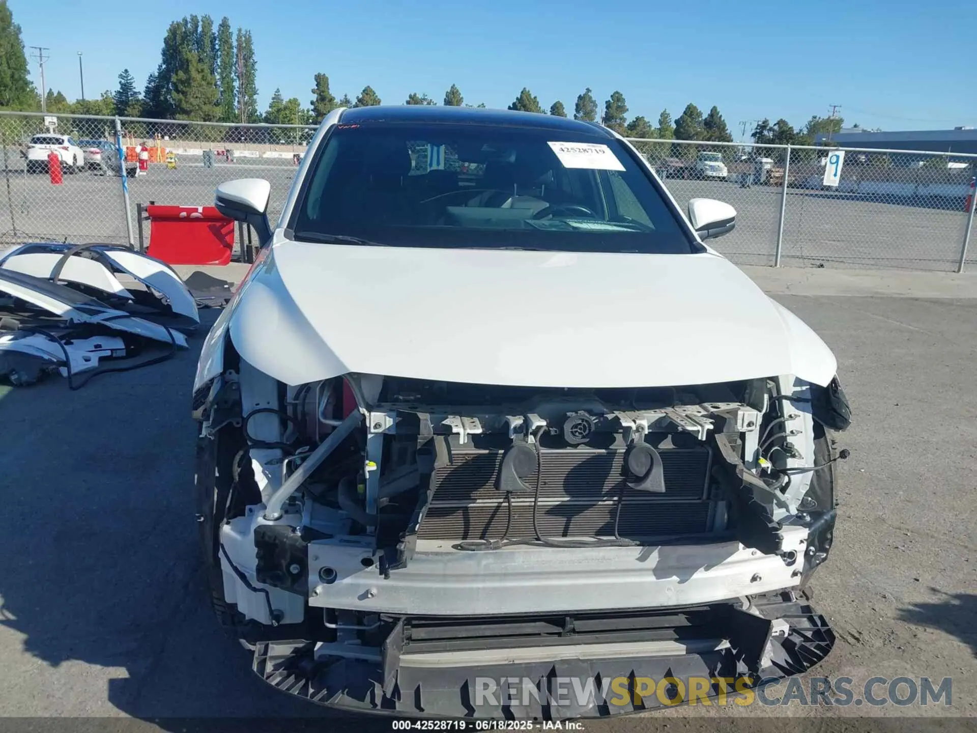 13 Photograph of a damaged car JTEAAAAHXMJ048998 TOYOTA VENZA 2021