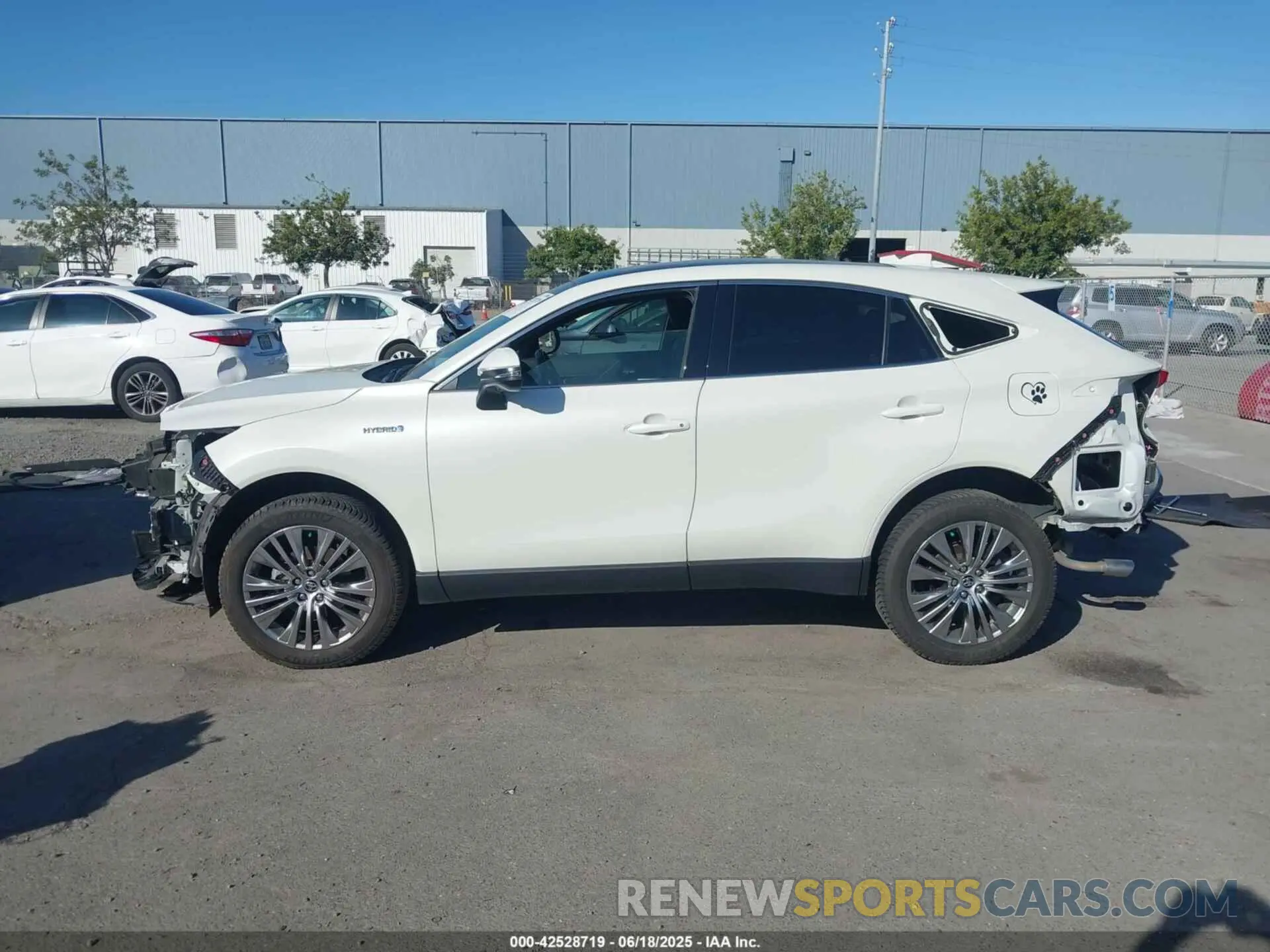 15 Photograph of a damaged car JTEAAAAHXMJ048998 TOYOTA VENZA 2021