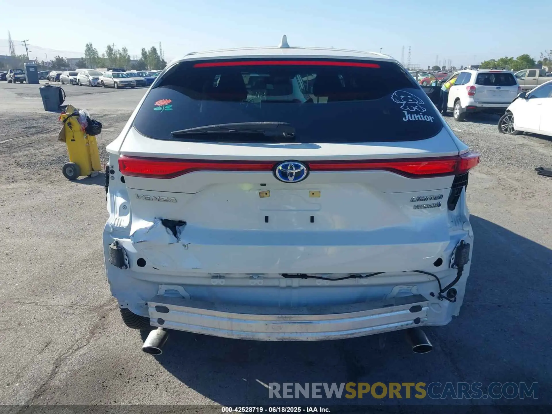 17 Photograph of a damaged car JTEAAAAHXMJ048998 TOYOTA VENZA 2021