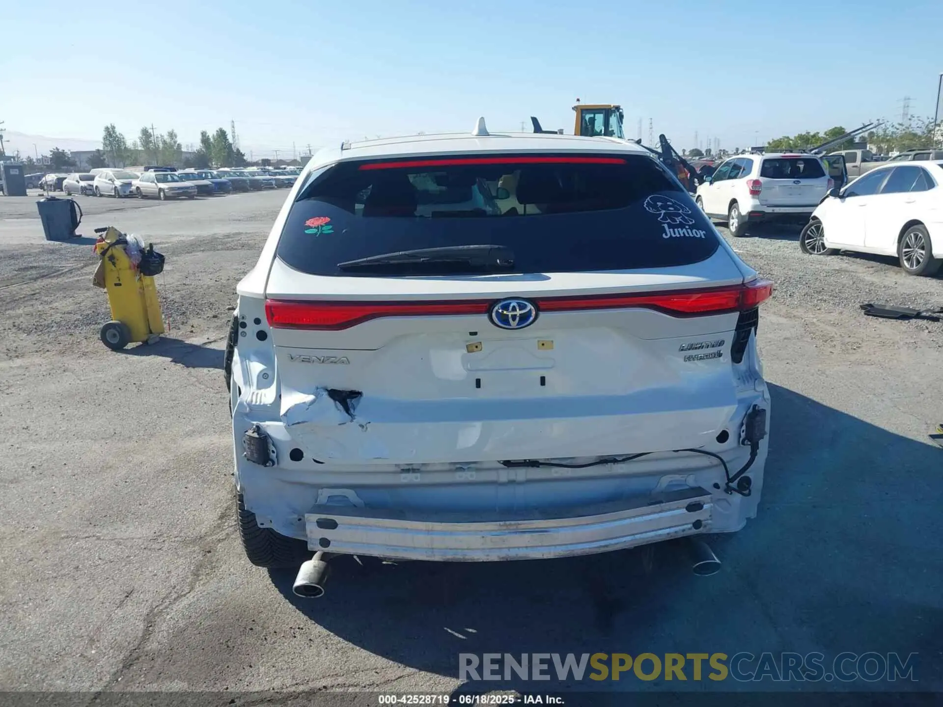 18 Photograph of a damaged car JTEAAAAHXMJ048998 TOYOTA VENZA 2021
