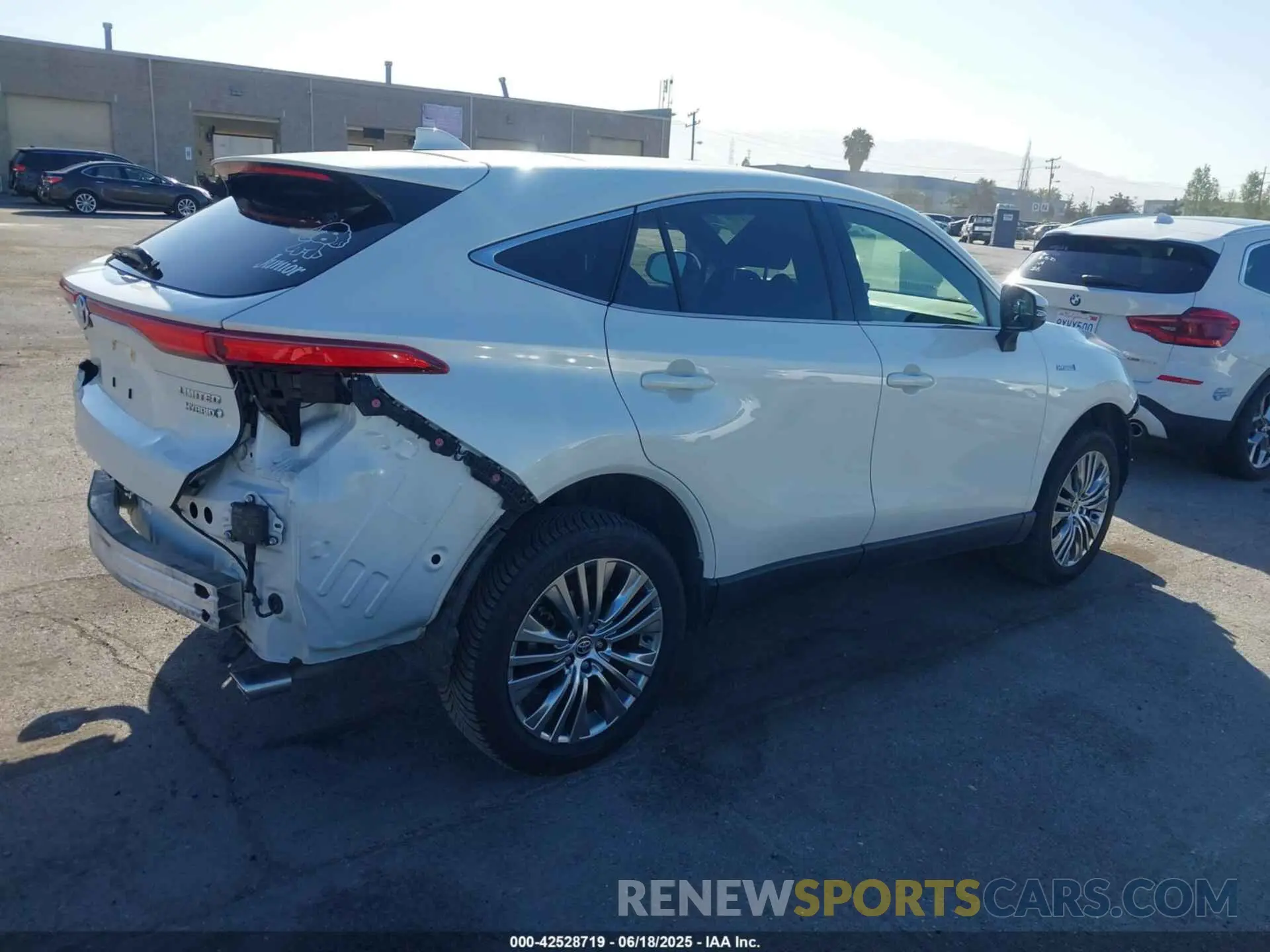 4 Photograph of a damaged car JTEAAAAHXMJ048998 TOYOTA VENZA 2021