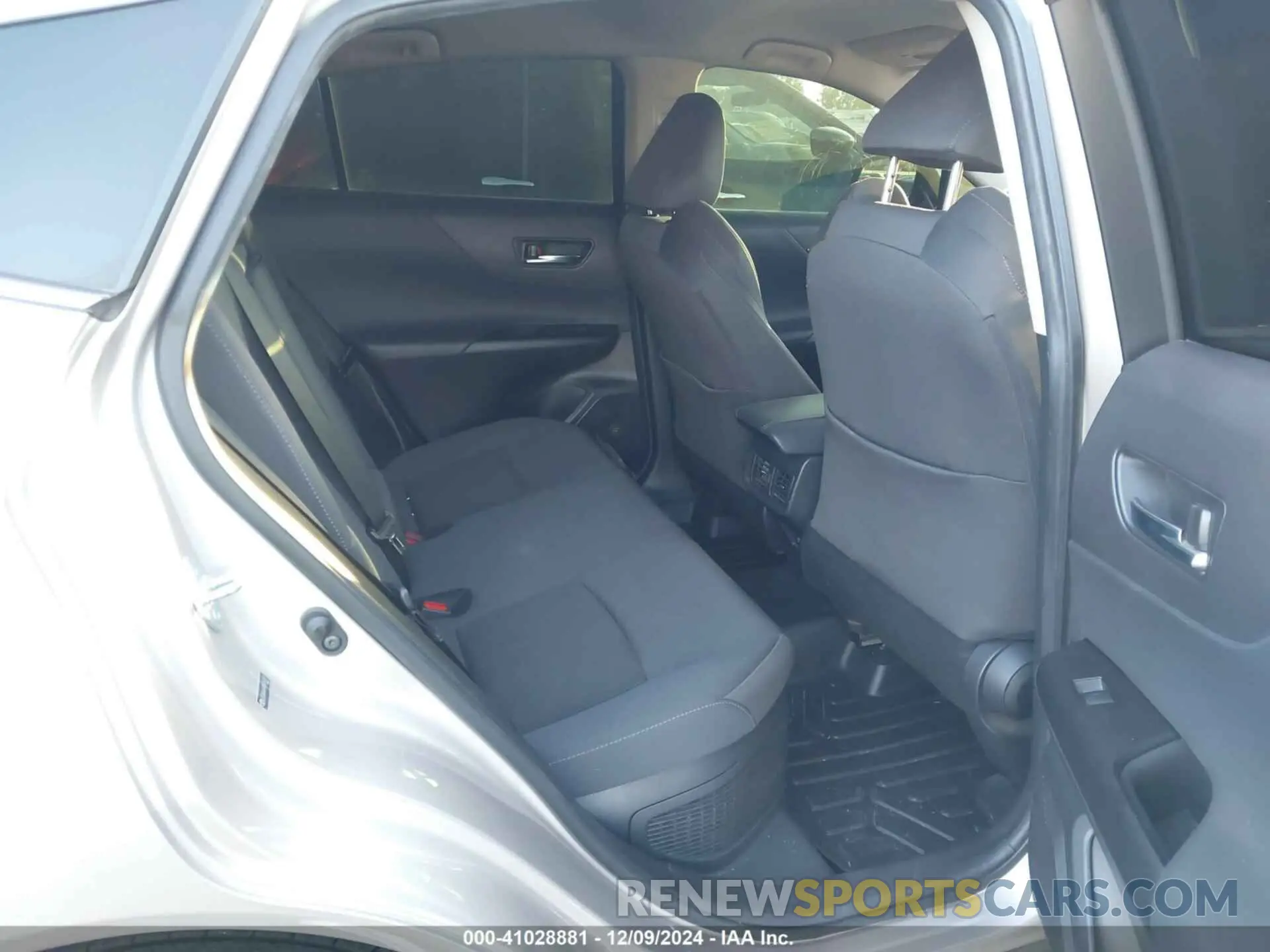 8 Photograph of a damaged car JTEAAAAHXMJ054851 TOYOTA VENZA 2021