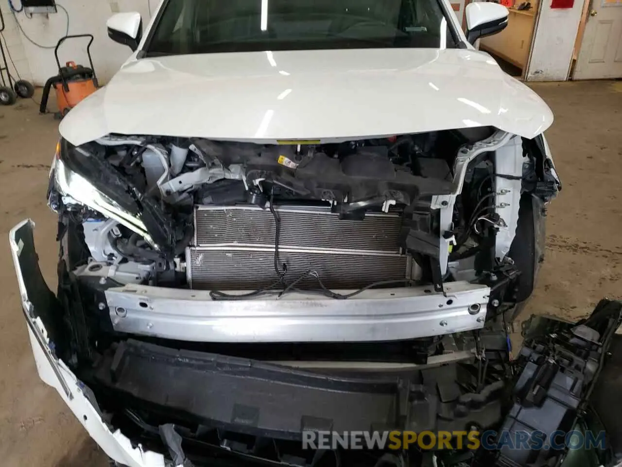 11 Photograph of a damaged car JTEAAAAHXMJ057961 TOYOTA VENZA 2021