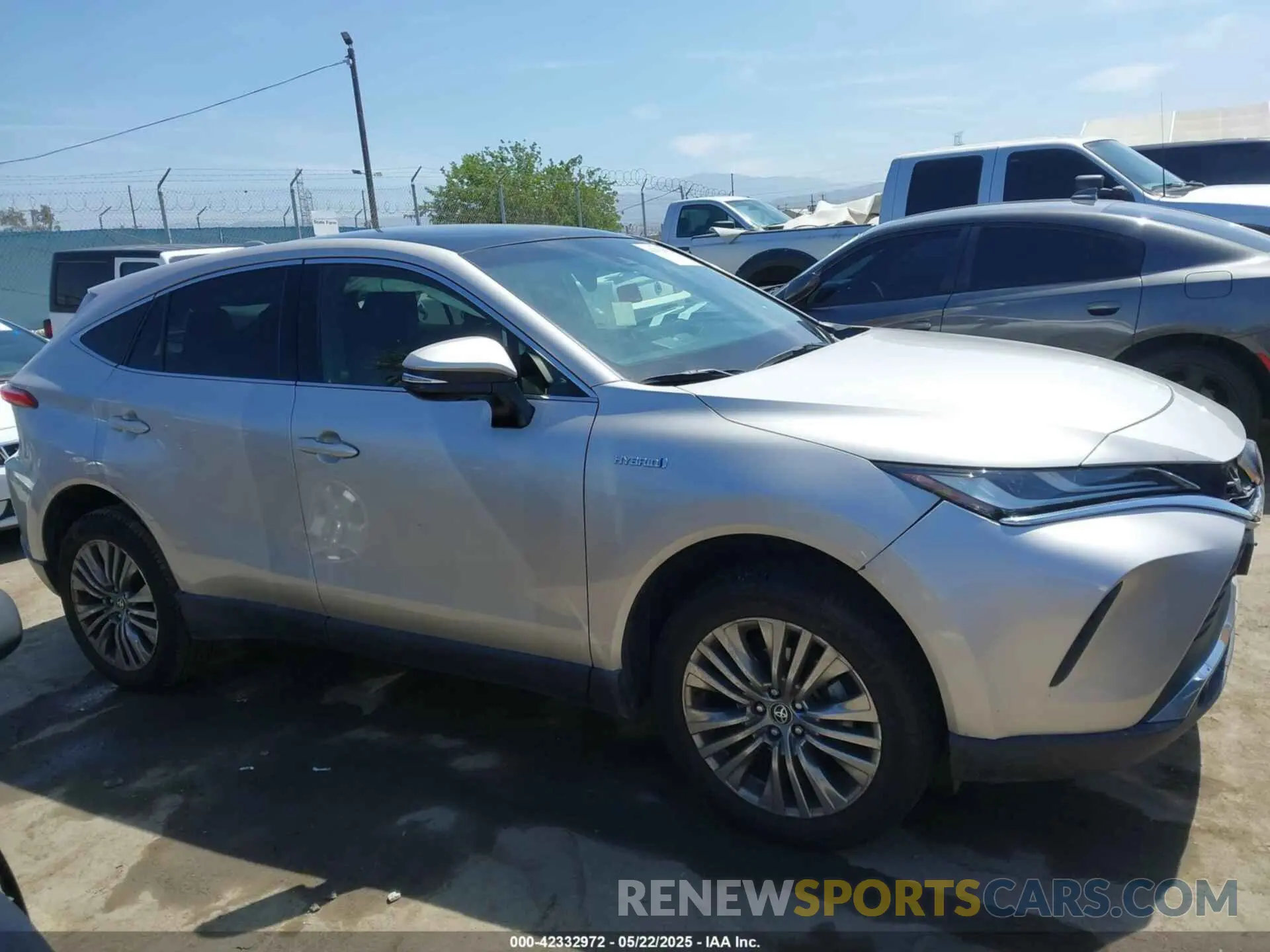 13 Photograph of a damaged car JTEAAAAHXMJ063095 TOYOTA VENZA 2021