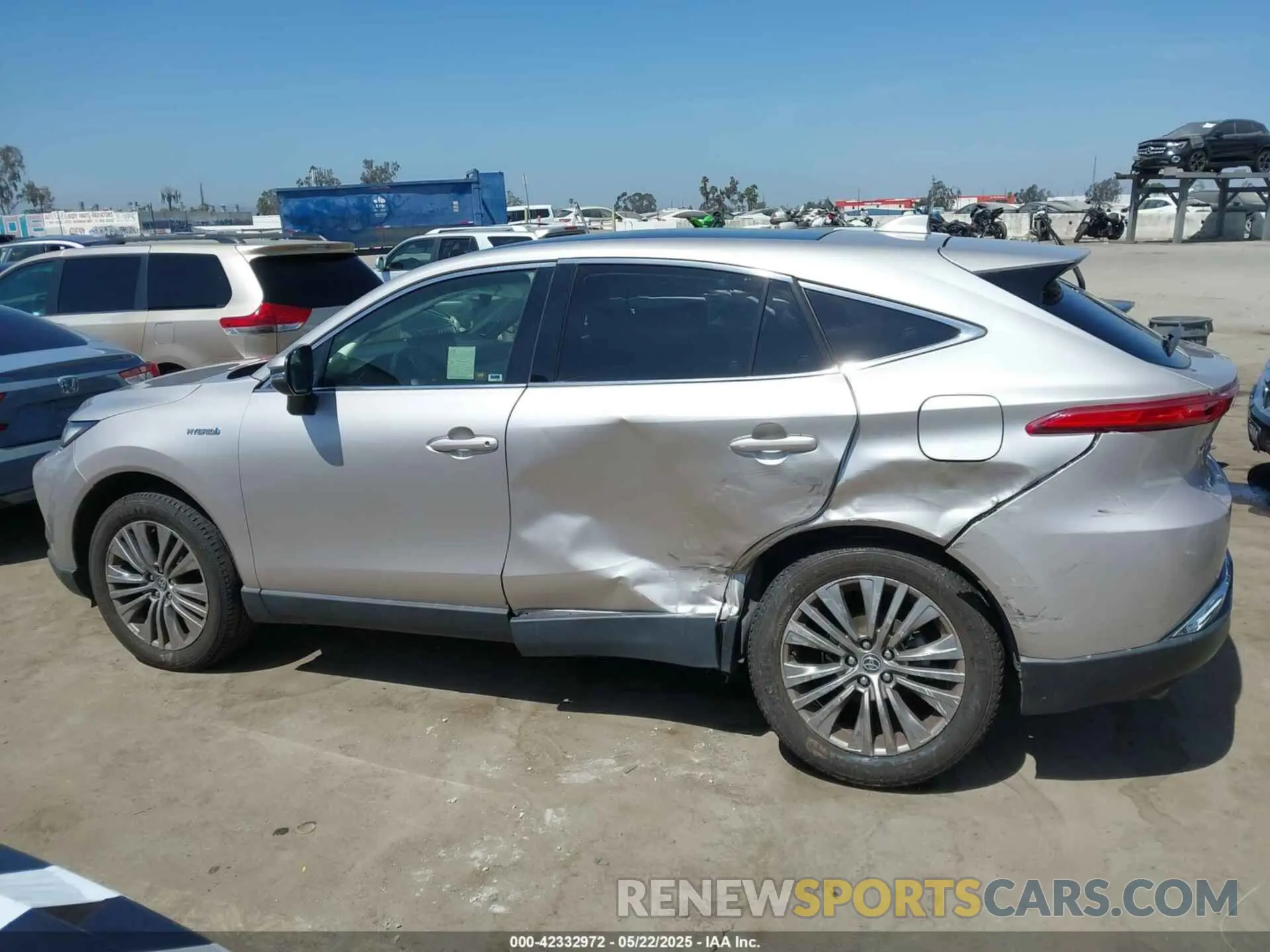 14 Photograph of a damaged car JTEAAAAHXMJ063095 TOYOTA VENZA 2021