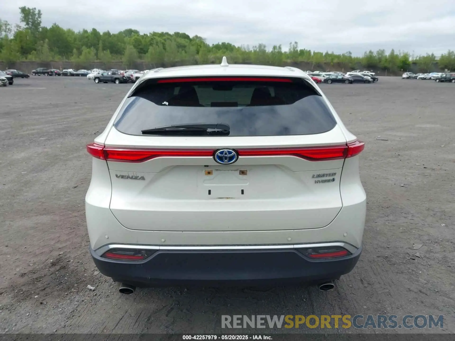 16 Photograph of a damaged car JTEAAAAHXMJ068829 TOYOTA VENZA 2021