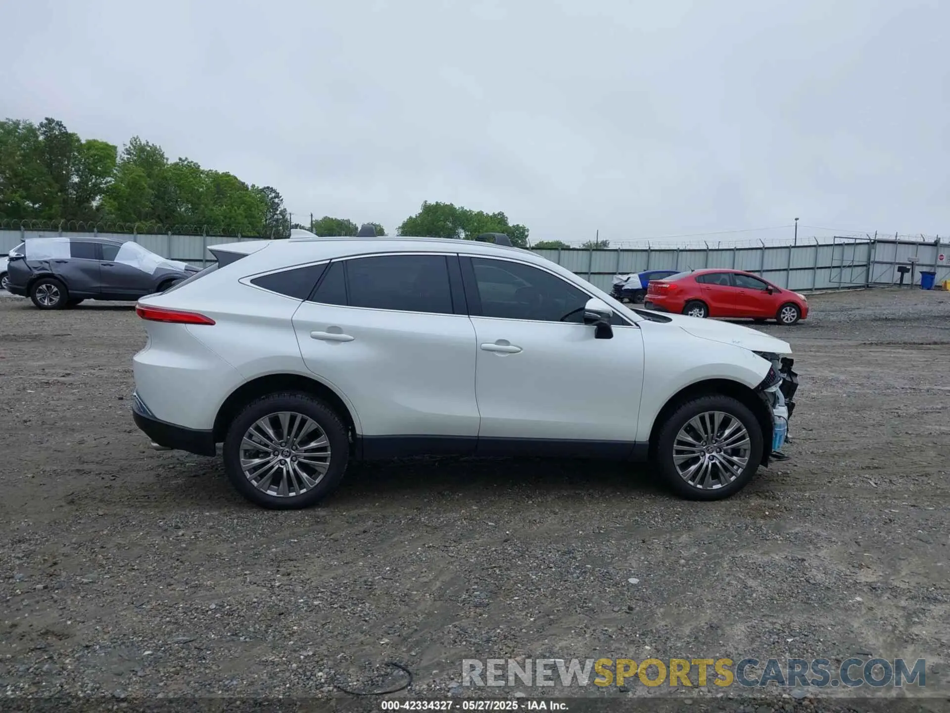 14 Photograph of a damaged car JTEAAAAH0NJ117876 TOYOTA VENZA 2022