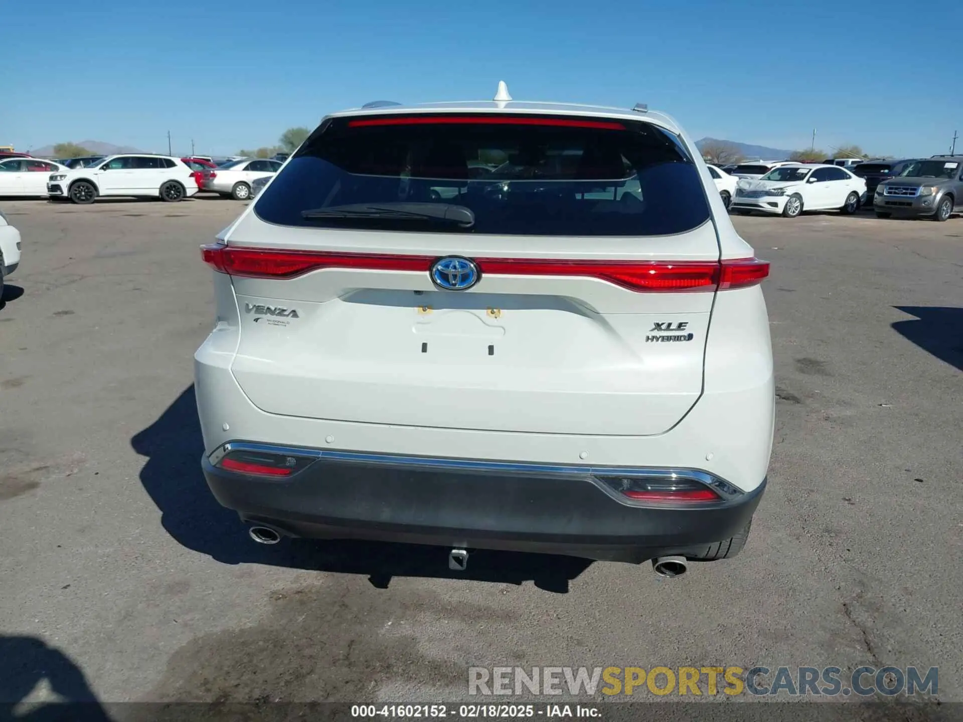 17 Photograph of a damaged car JTEAAAAH1NJ110449 TOYOTA VENZA 2022