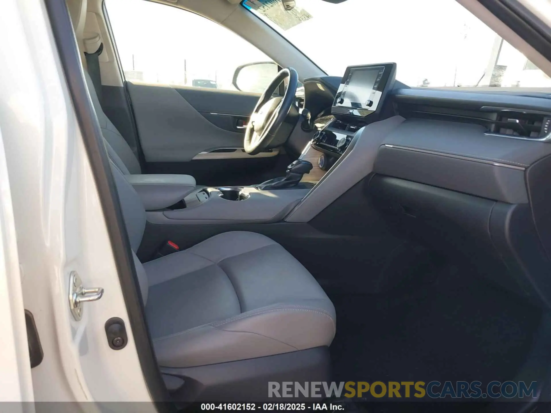 5 Photograph of a damaged car JTEAAAAH1NJ110449 TOYOTA VENZA 2022