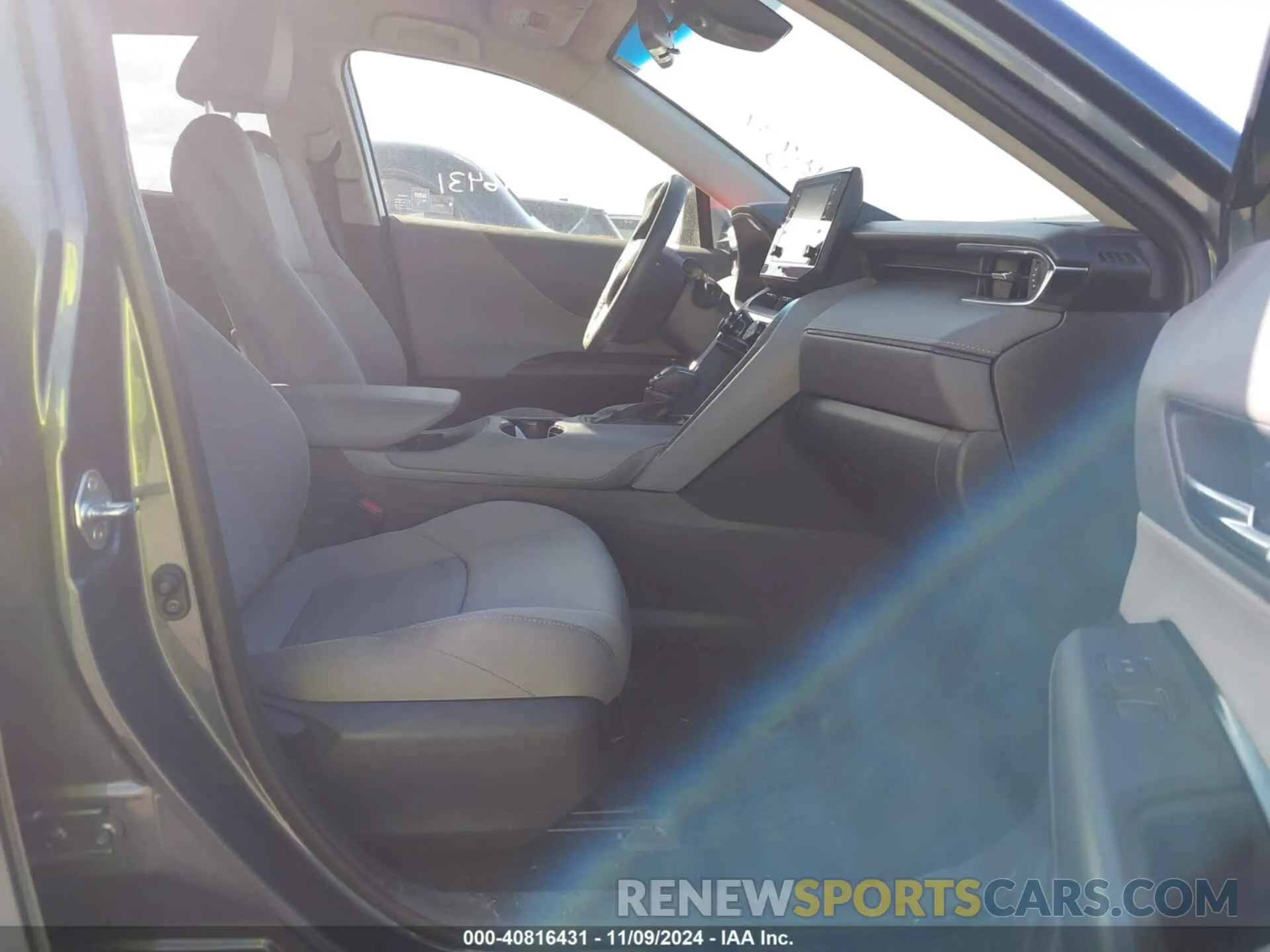 5 Photograph of a damaged car JTEAAAAH1NJ114808 TOYOTA VENZA 2022