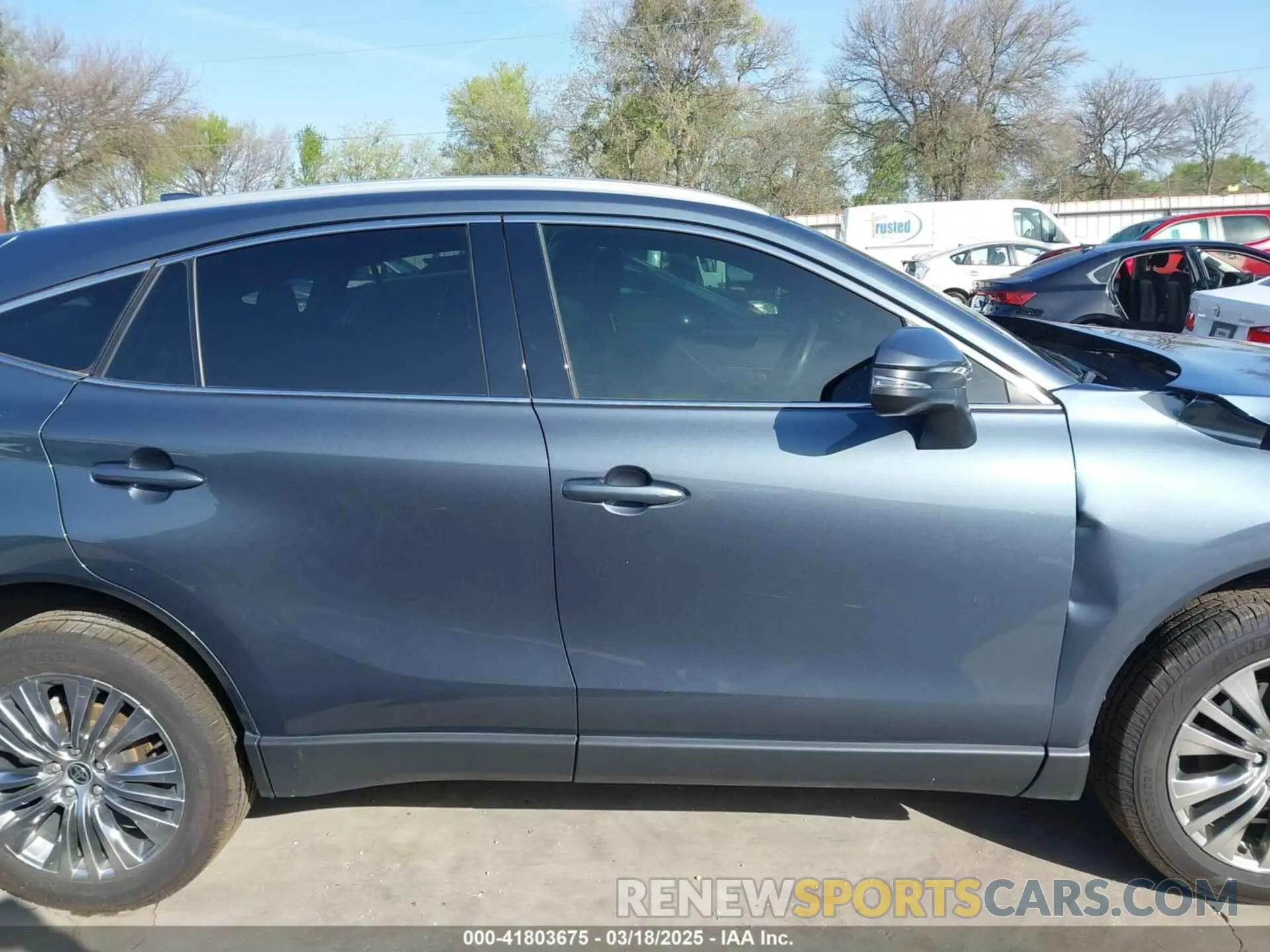 14 Photograph of a damaged car JTEAAAAH1NJ117577 TOYOTA VENZA 2022