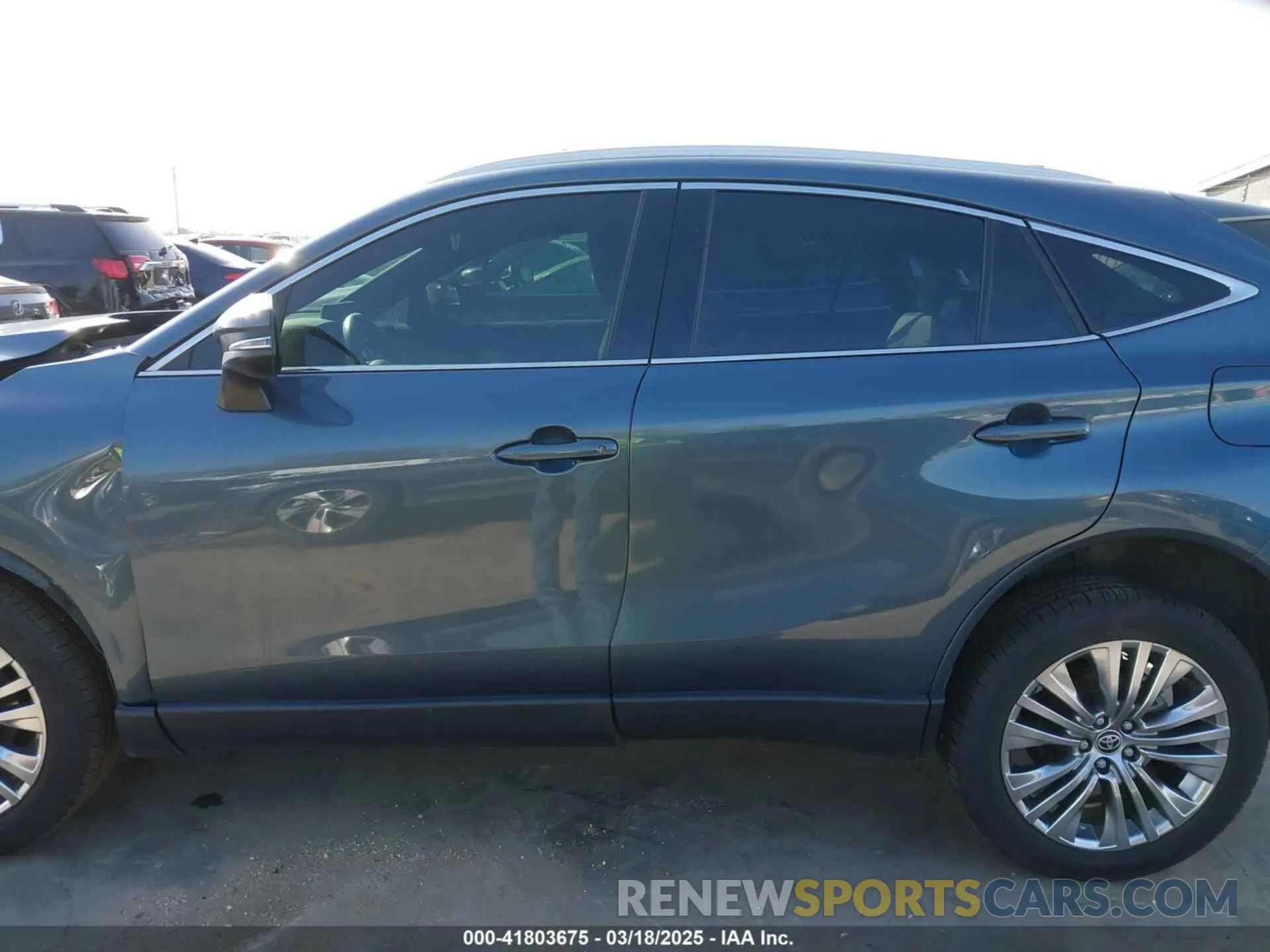 15 Photograph of a damaged car JTEAAAAH1NJ117577 TOYOTA VENZA 2022