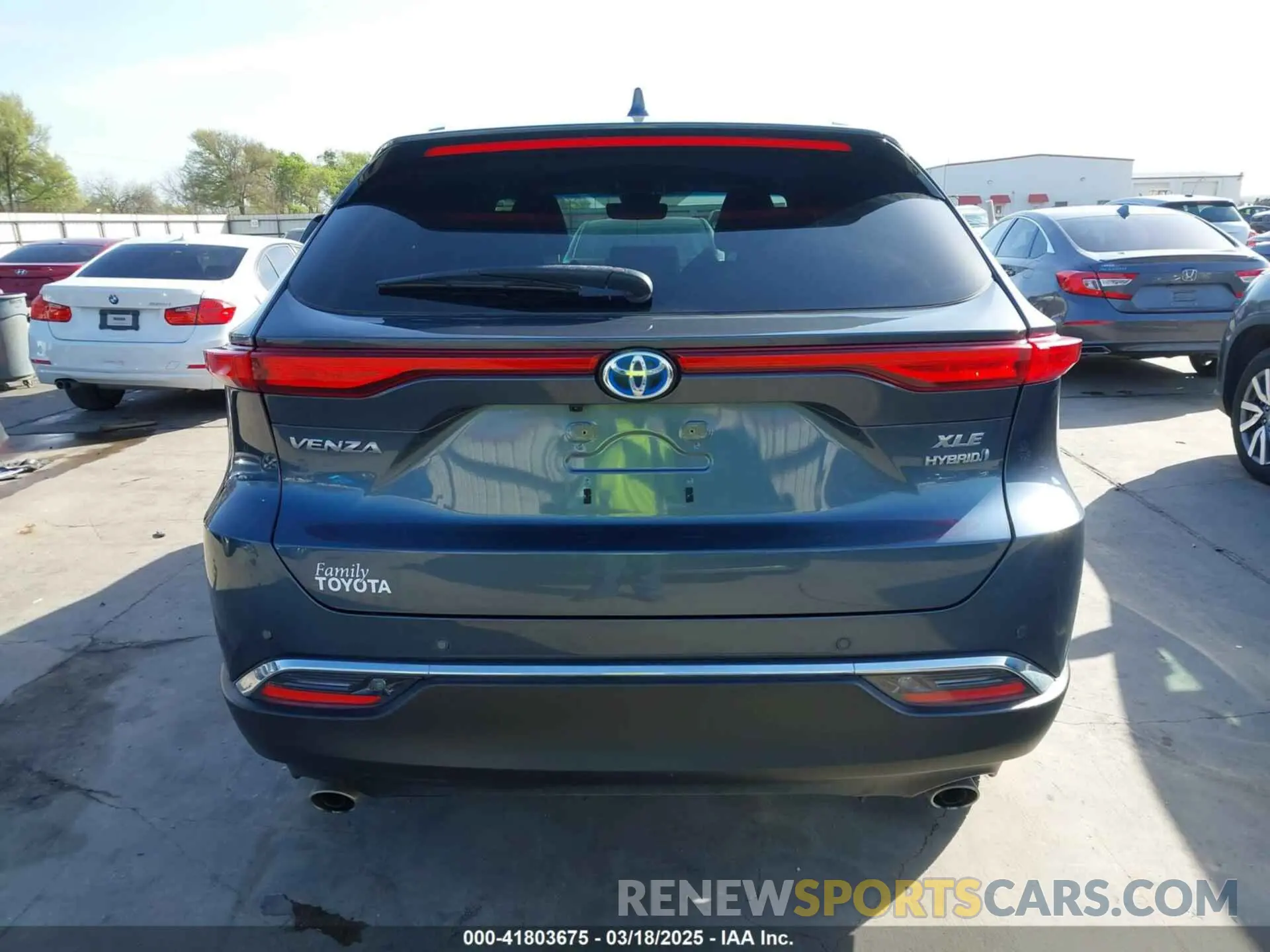 17 Photograph of a damaged car JTEAAAAH1NJ117577 TOYOTA VENZA 2022