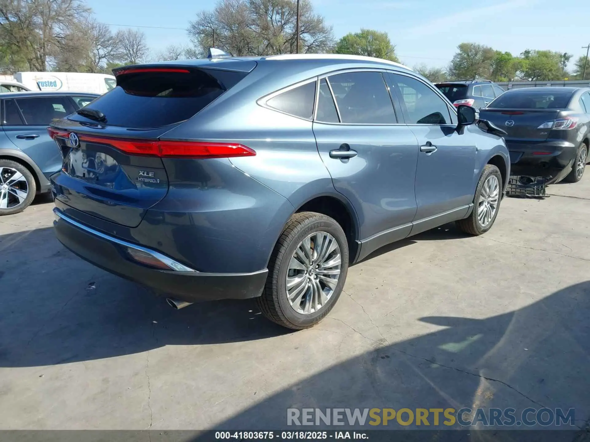 4 Photograph of a damaged car JTEAAAAH1NJ117577 TOYOTA VENZA 2022