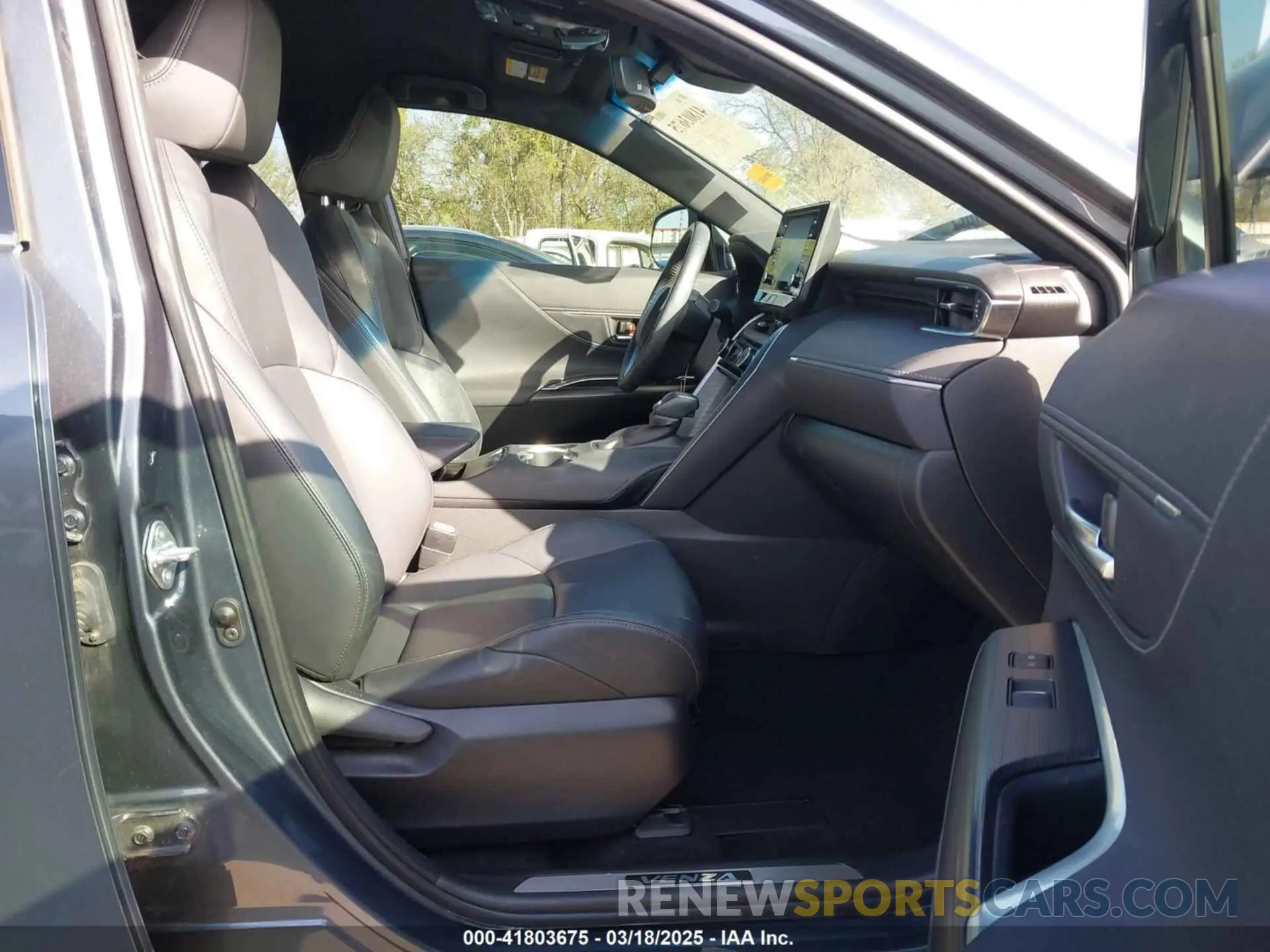 5 Photograph of a damaged car JTEAAAAH1NJ117577 TOYOTA VENZA 2022