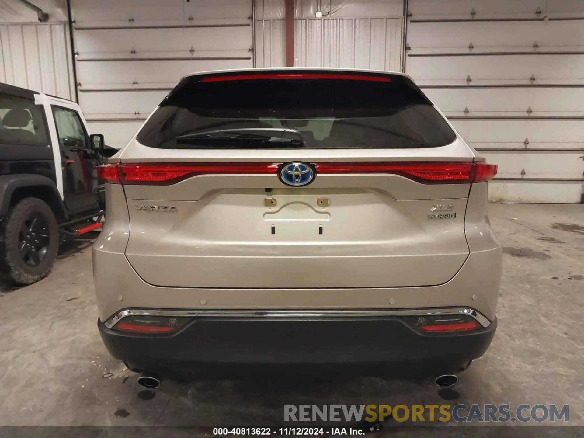 17 Photograph of a damaged car JTEAAAAH2NJ113912 TOYOTA VENZA 2022
