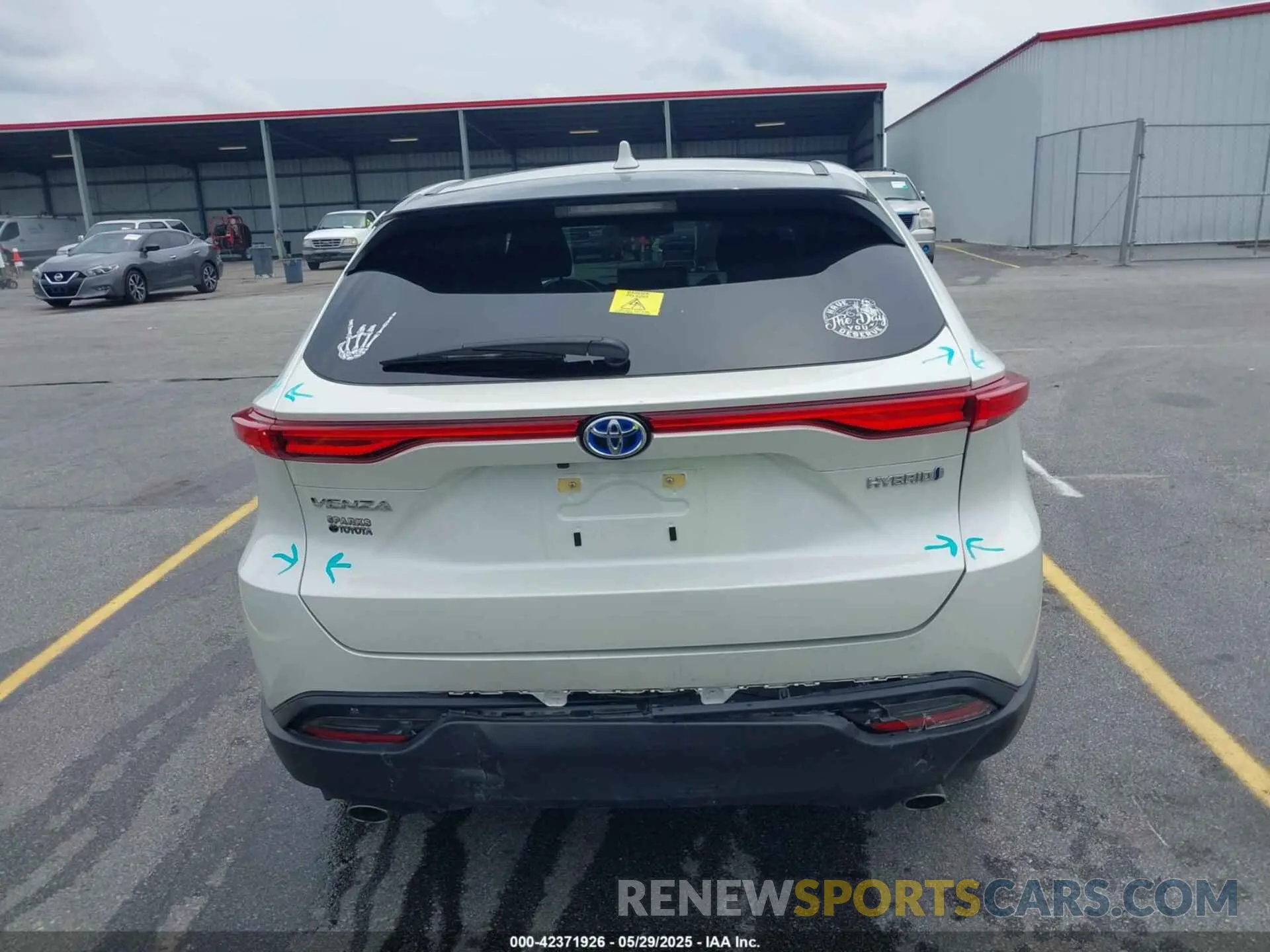 17 Photograph of a damaged car JTEAAAAH3NJ094142 TOYOTA VENZA 2022
