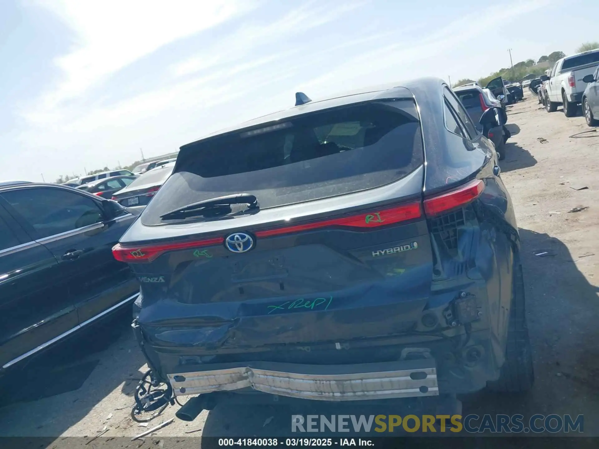 17 Photograph of a damaged car JTEAAAAH4NJ110669 TOYOTA VENZA 2022