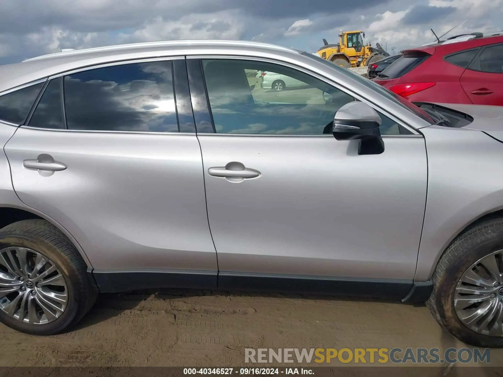 13 Photograph of a damaged car JTEAAAAH5NJ112432 TOYOTA VENZA 2022