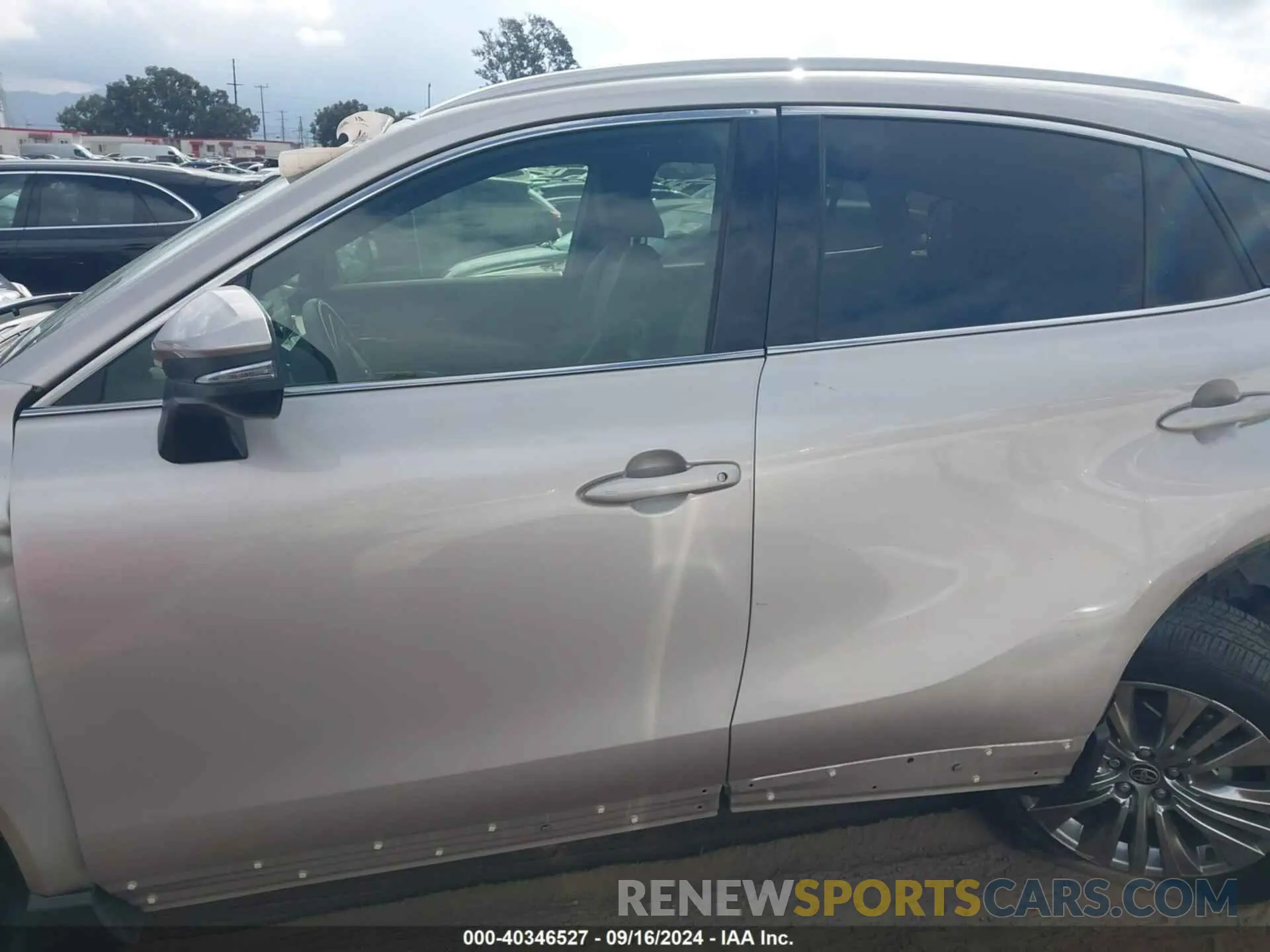 14 Photograph of a damaged car JTEAAAAH5NJ112432 TOYOTA VENZA 2022
