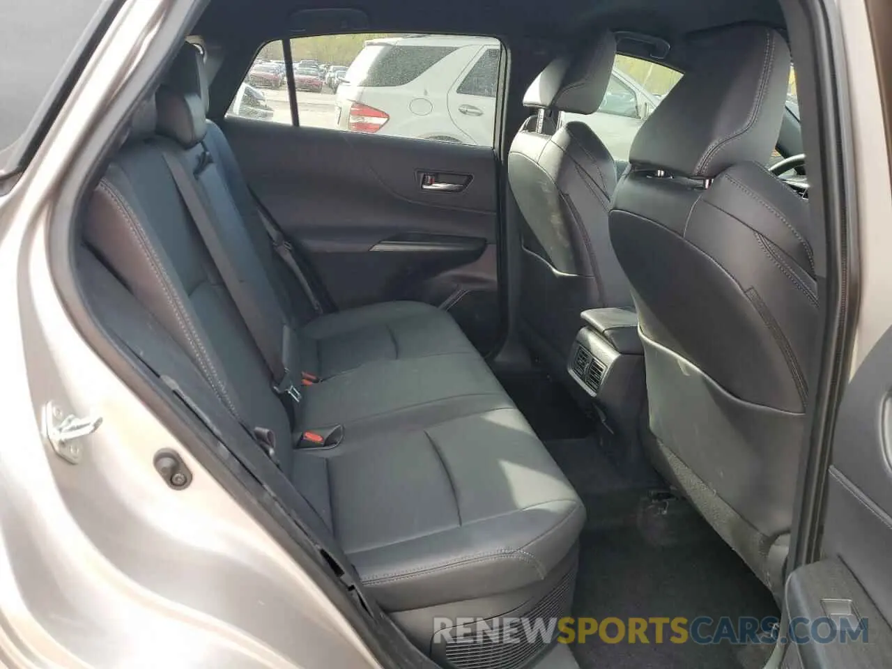 11 Photograph of a damaged car JTEAAAAH5NJ115458 TOYOTA VENZA 2022