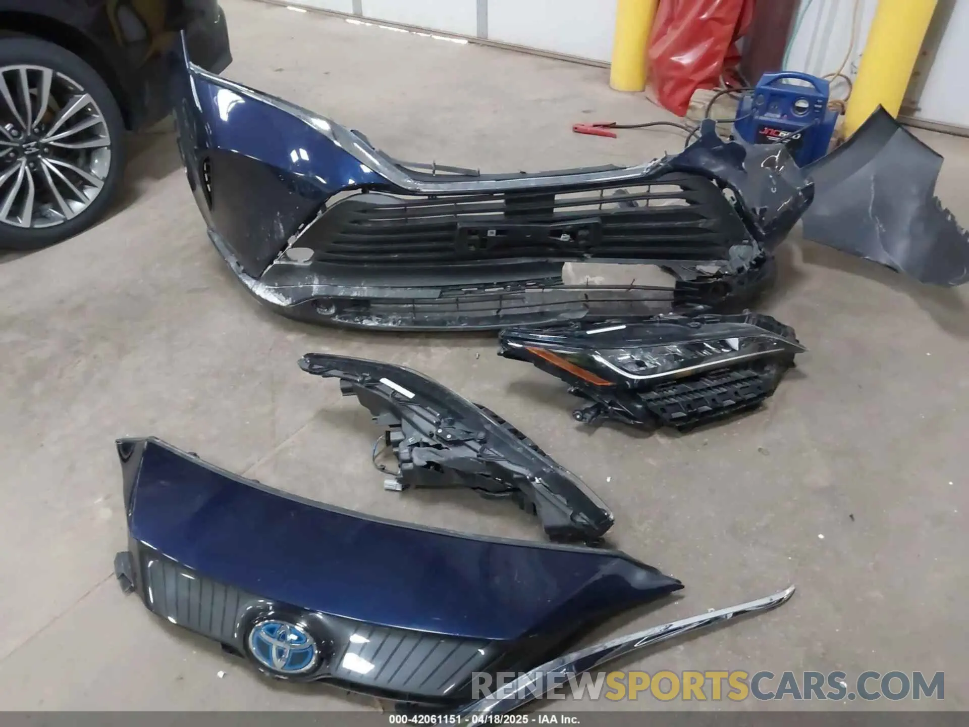 12 Photograph of a damaged car JTEAAAAH6NJ090778 TOYOTA VENZA 2022