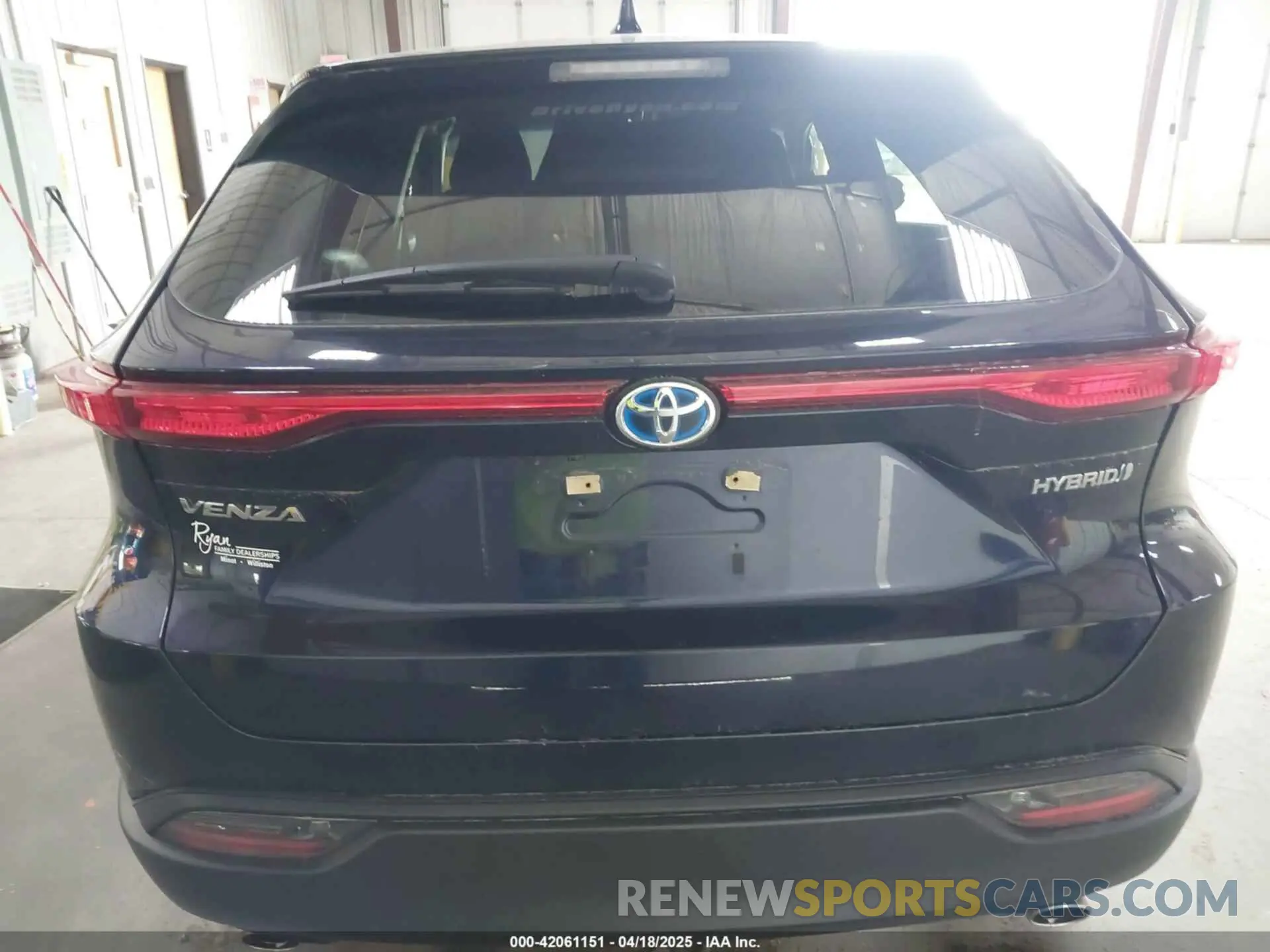 17 Photograph of a damaged car JTEAAAAH6NJ090778 TOYOTA VENZA 2022