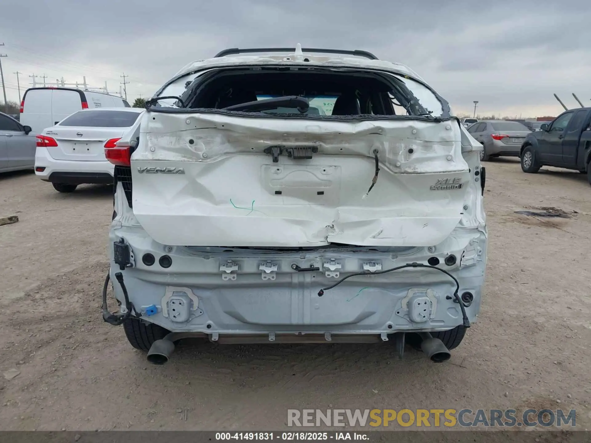 17 Photograph of a damaged car JTEAAAAH7NJ091115 TOYOTA VENZA 2022