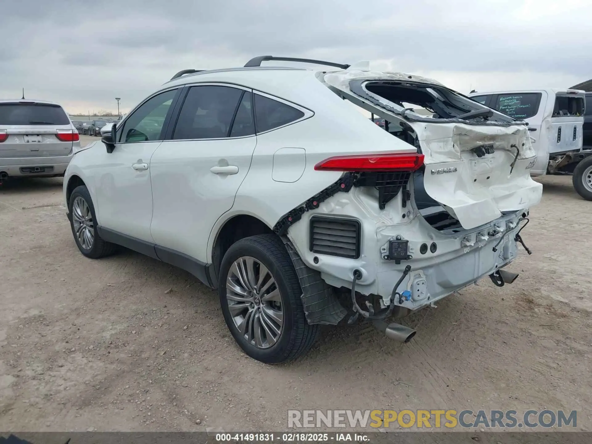 3 Photograph of a damaged car JTEAAAAH7NJ091115 TOYOTA VENZA 2022
