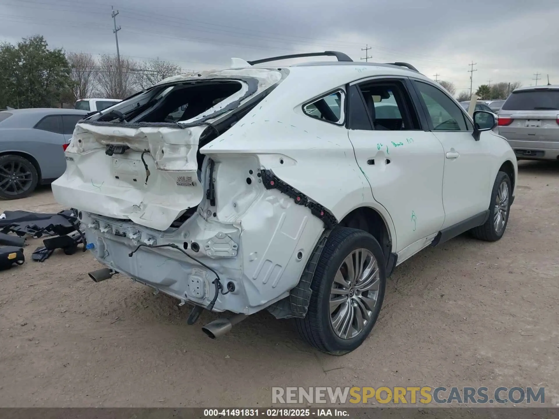 4 Photograph of a damaged car JTEAAAAH7NJ091115 TOYOTA VENZA 2022