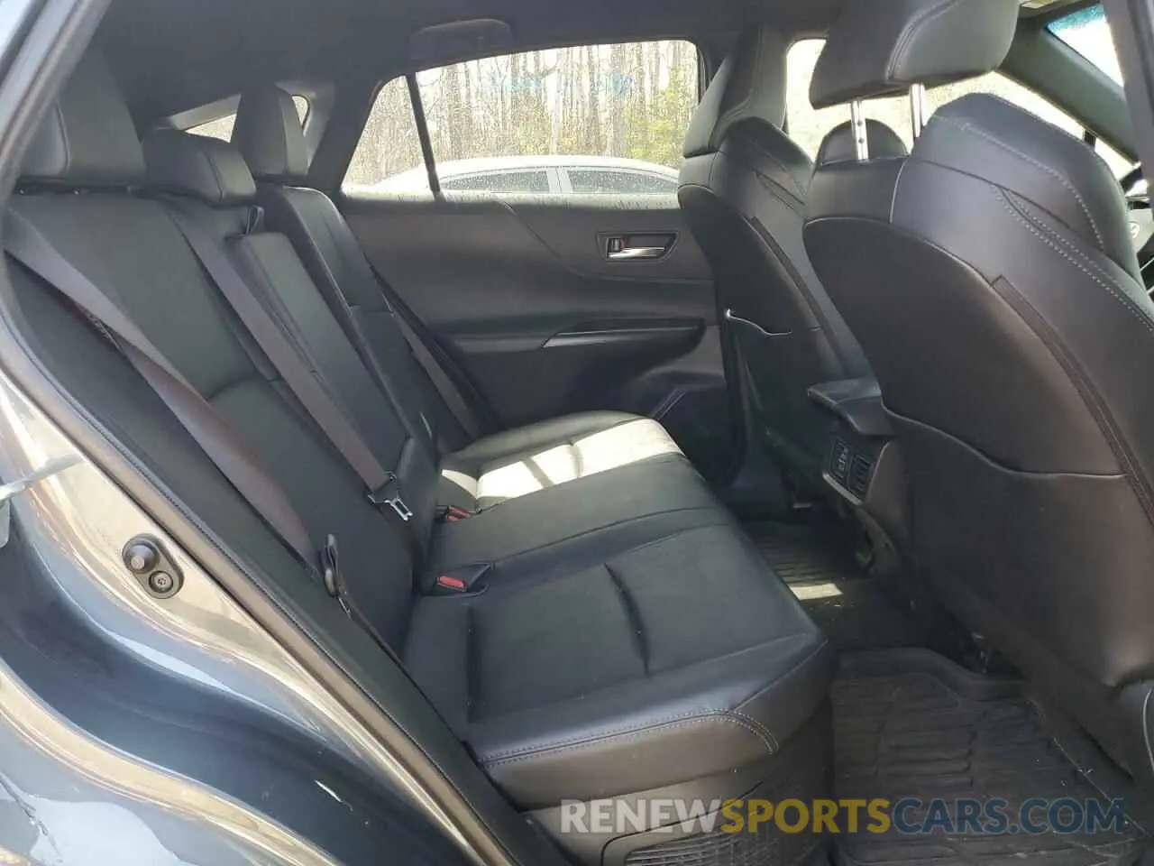 11 Photograph of a damaged car JTEAAAAH7NJ102744 TOYOTA VENZA 2022
