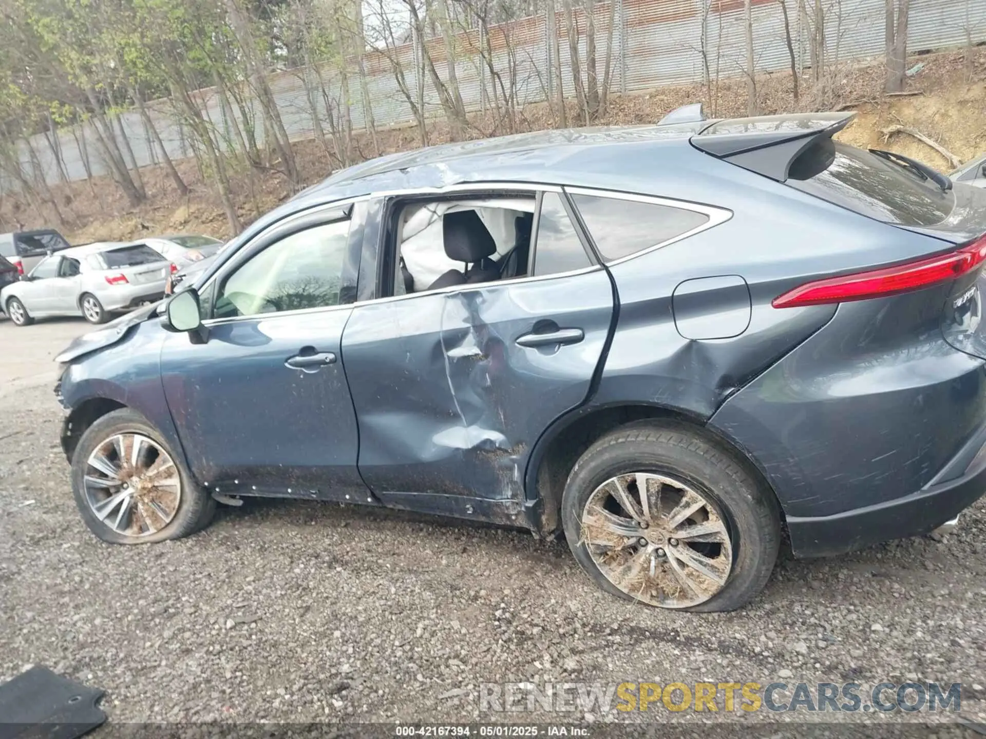13 Photograph of a damaged car JTEAAAAH7NJ115316 TOYOTA VENZA 2022
