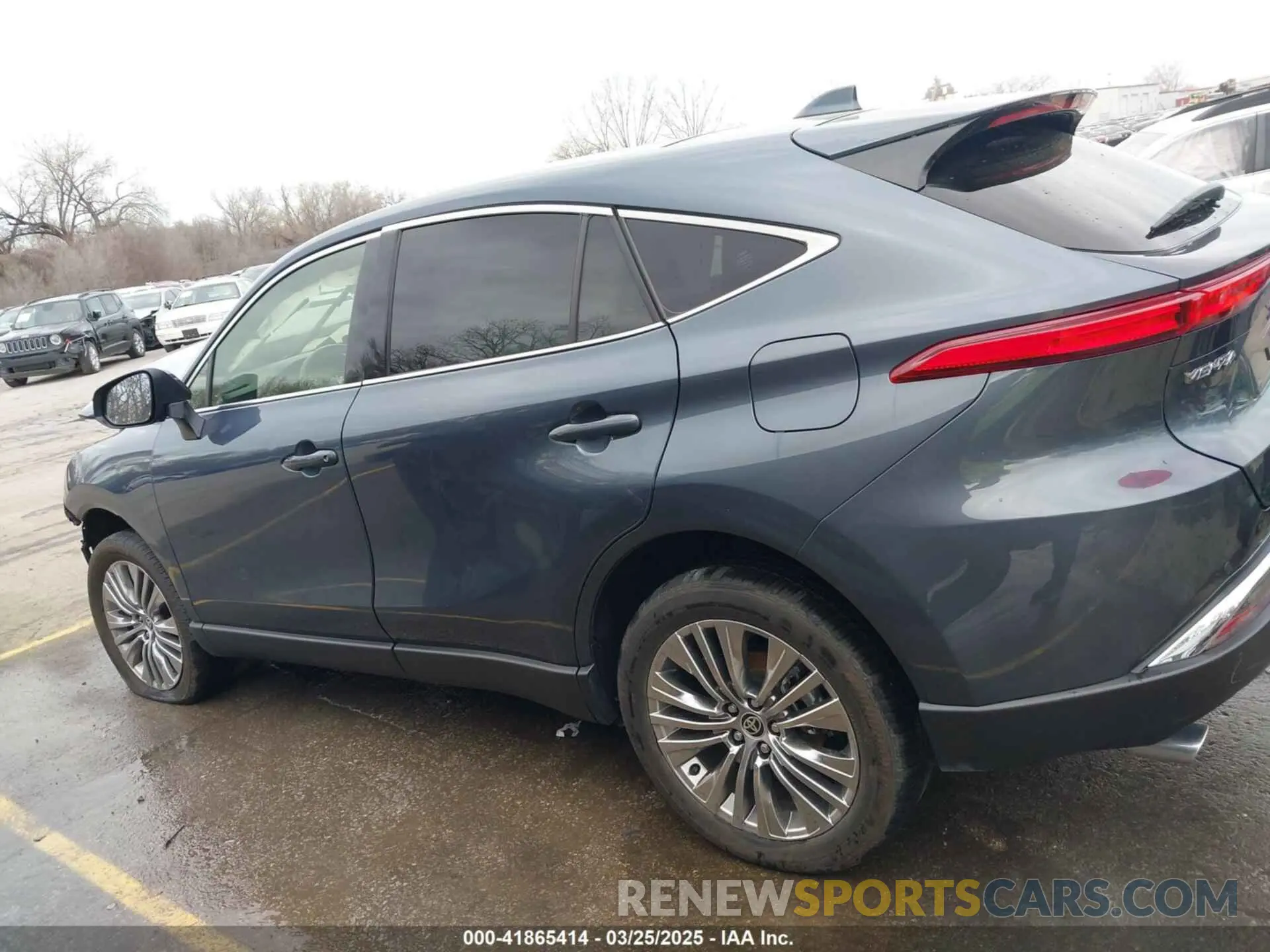 15 Photograph of a damaged car JTEAAAAH9NJ094694 TOYOTA VENZA 2022
