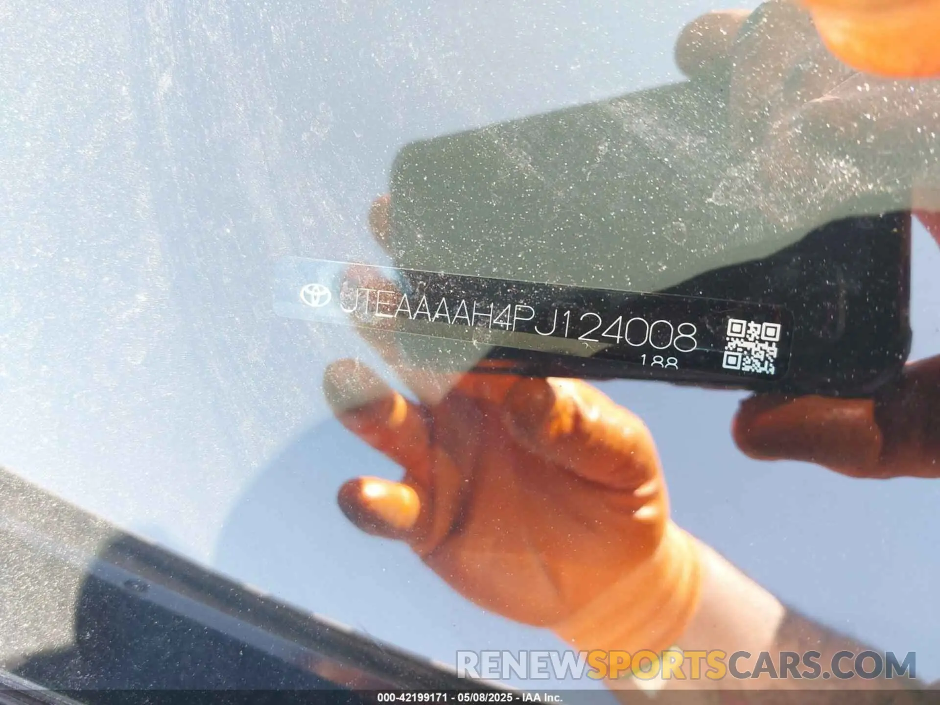 17 Photograph of a damaged car JTEAAAAH4PJ124008 TOYOTA VENZA 2023